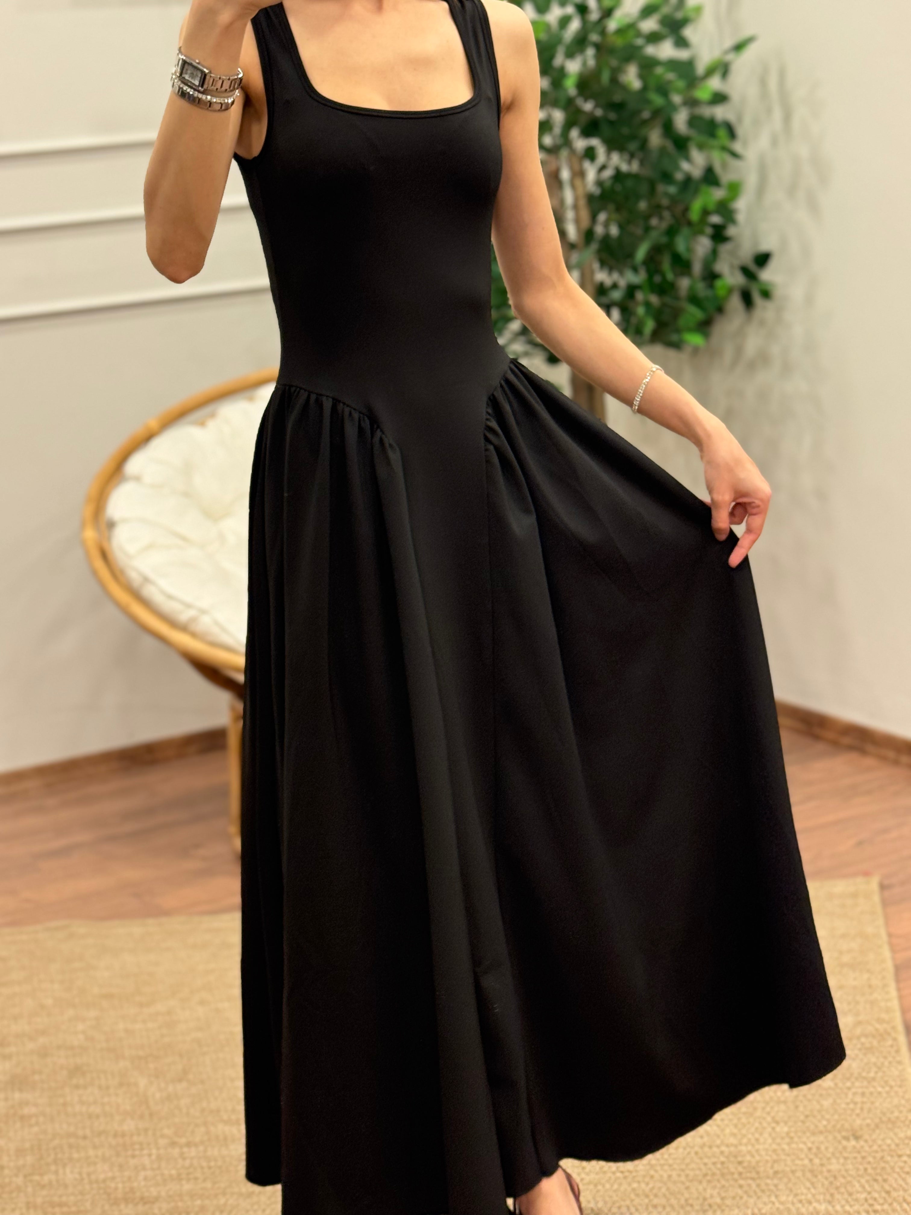 Amore Bele Oturan Siyah Balon Elbise