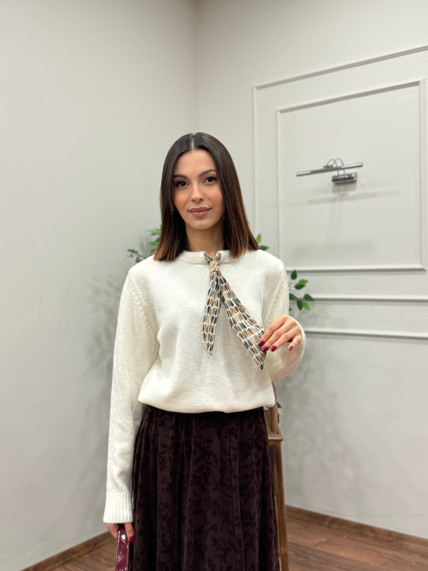Wine Fular Detay Triko Beyaz Kazak