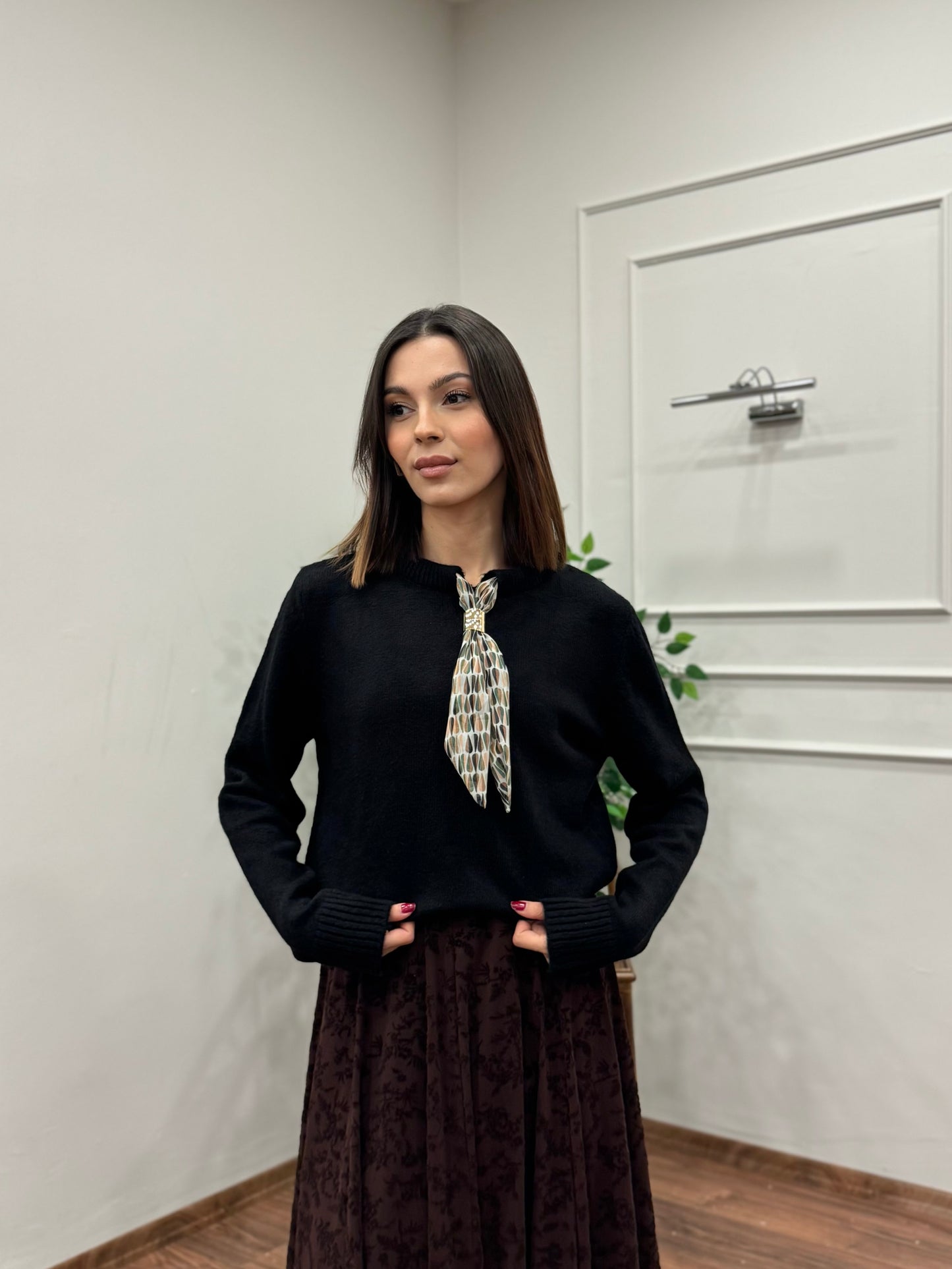 Wine Fular Detay Triko Siyah Kazak