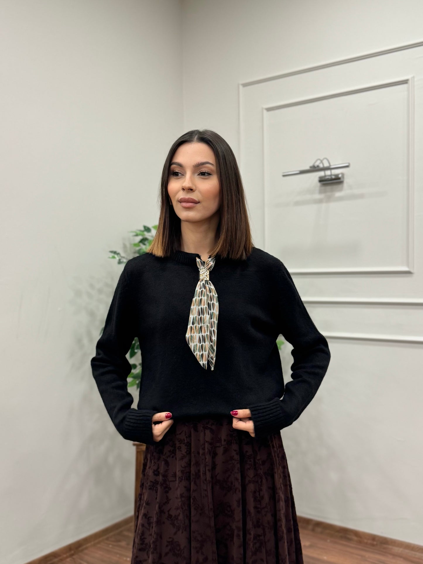 Wine Fular Detay Triko Siyah Kazak