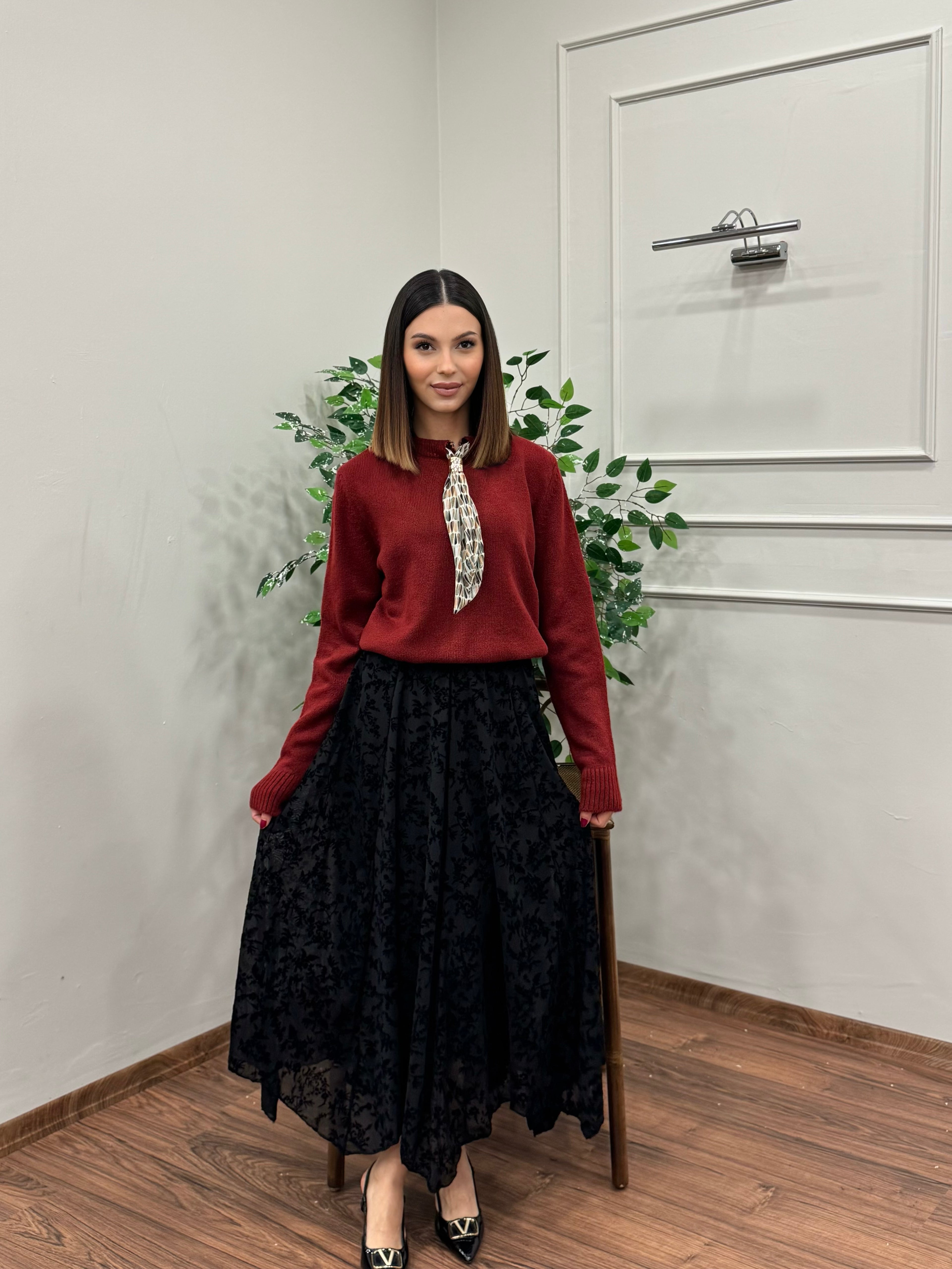 Zena Çiçek İşlemeli Astarlı Siyah Etek