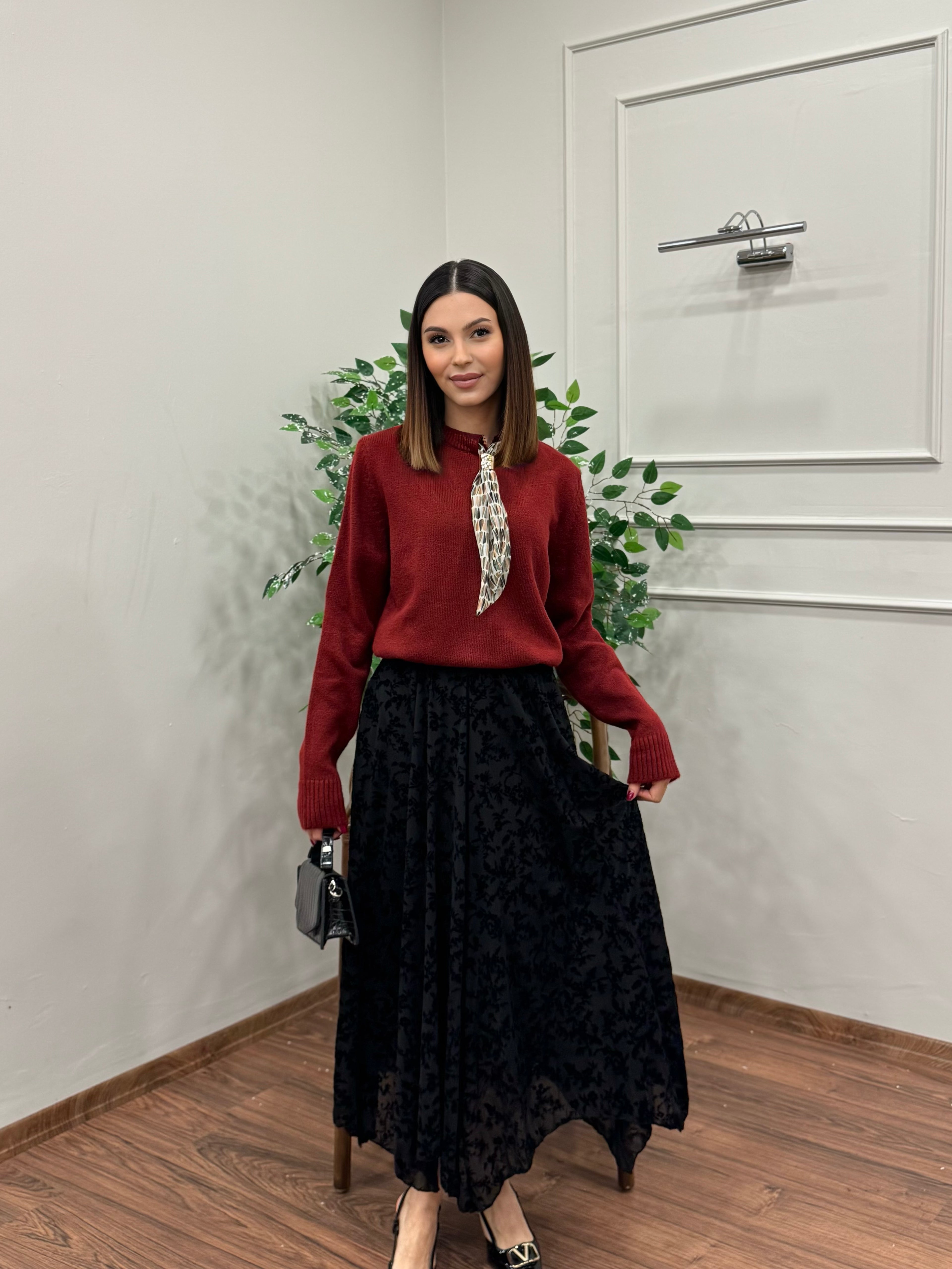Zena Çiçek İşlemeli Astarlı Siyah Etek