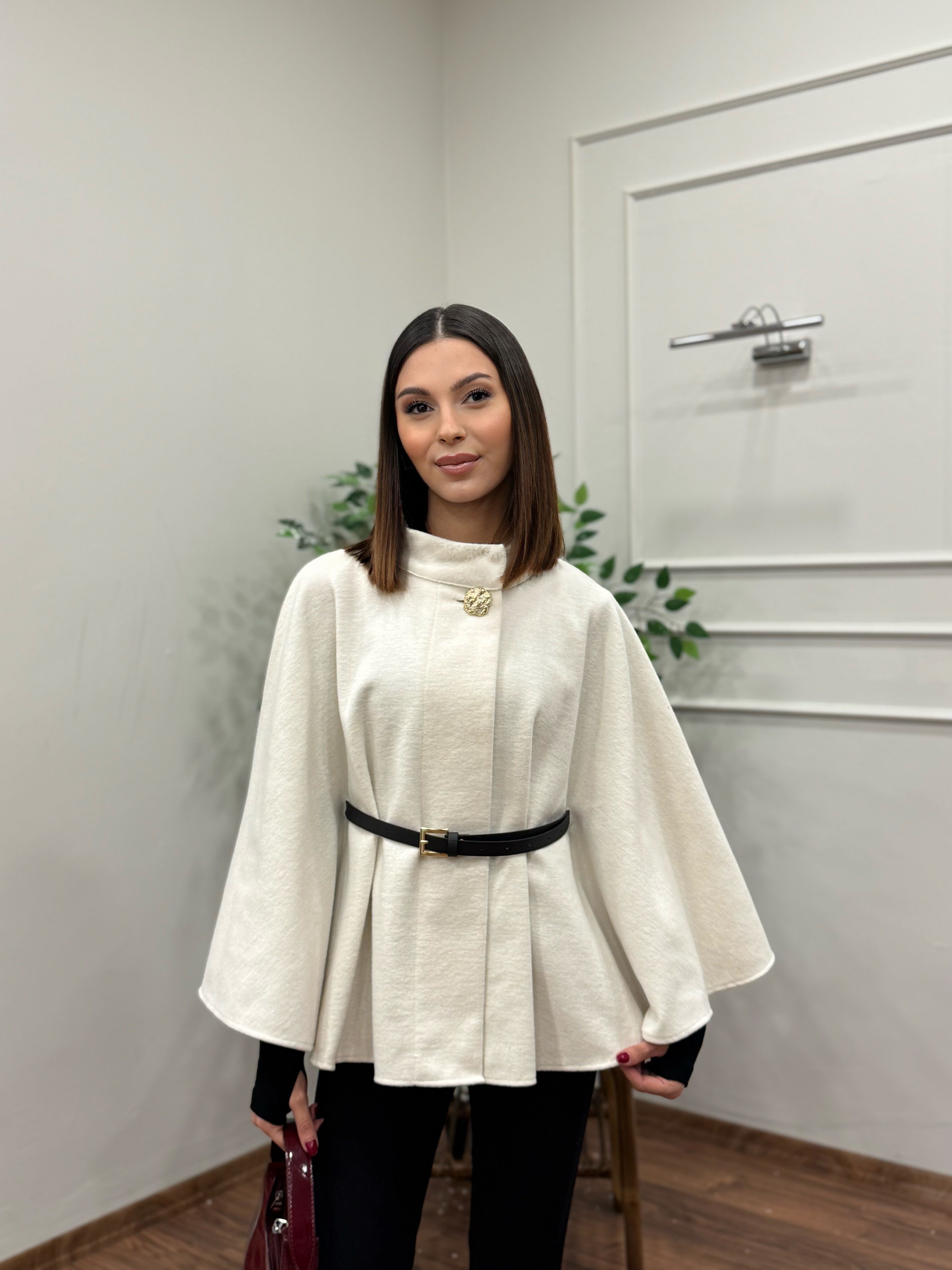 Liya Kemerli Kaşe Beyaz Panço