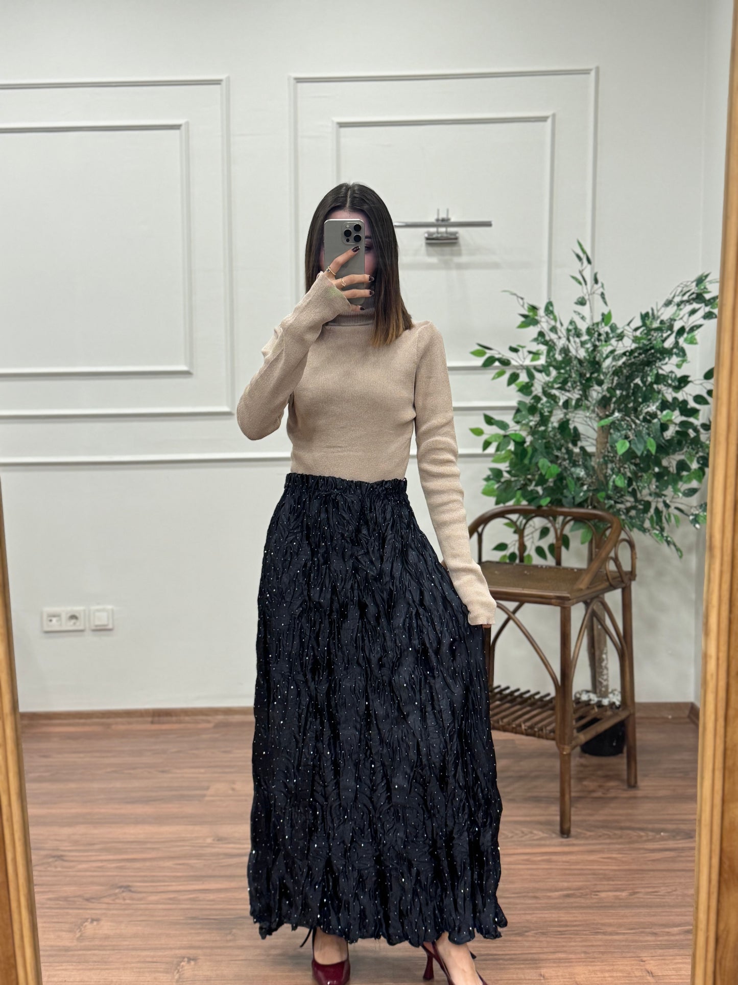 Taşlı Saten Kraş Siyah Etek