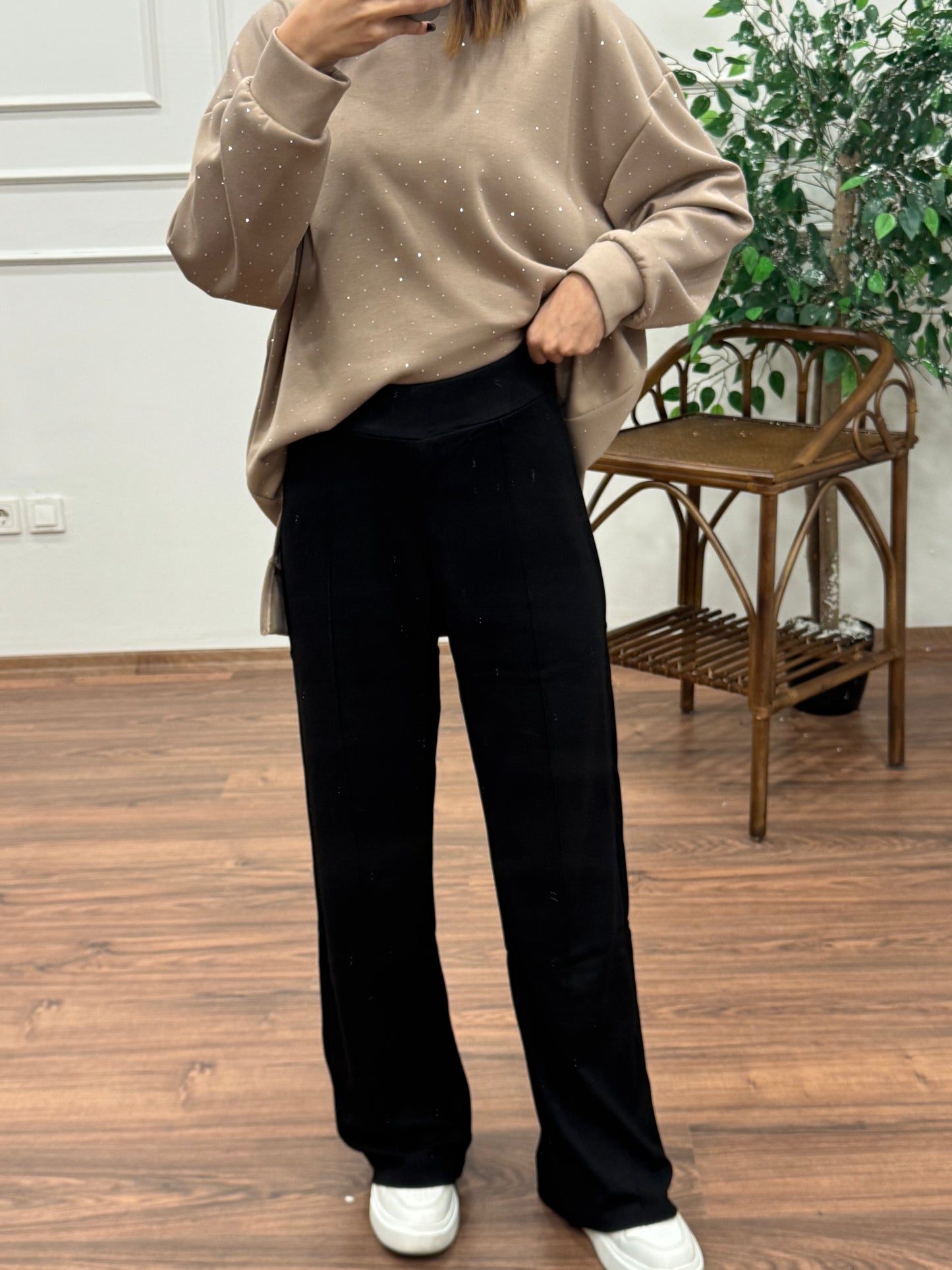 Önü Çımalı Siyah Pantolon