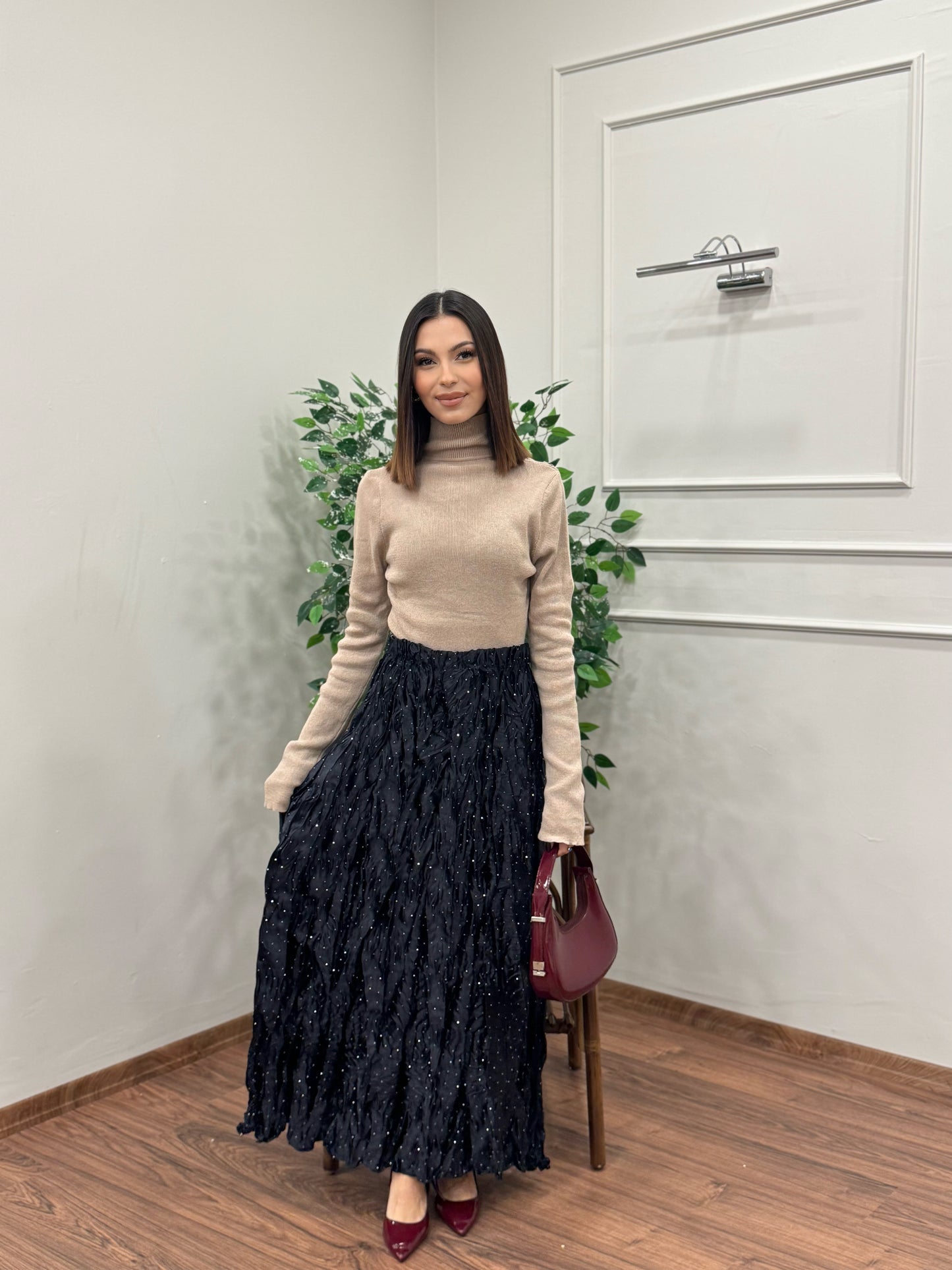 Taşlı Saten Kraş Siyah Etek