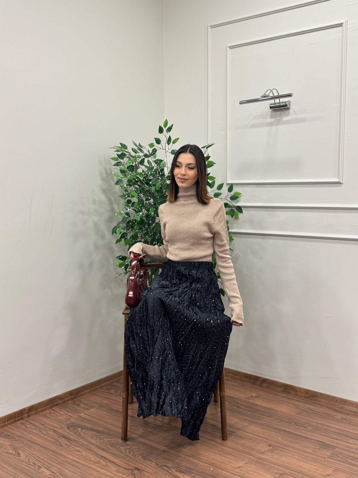 Taşlı Saten Kraş Siyah Etek