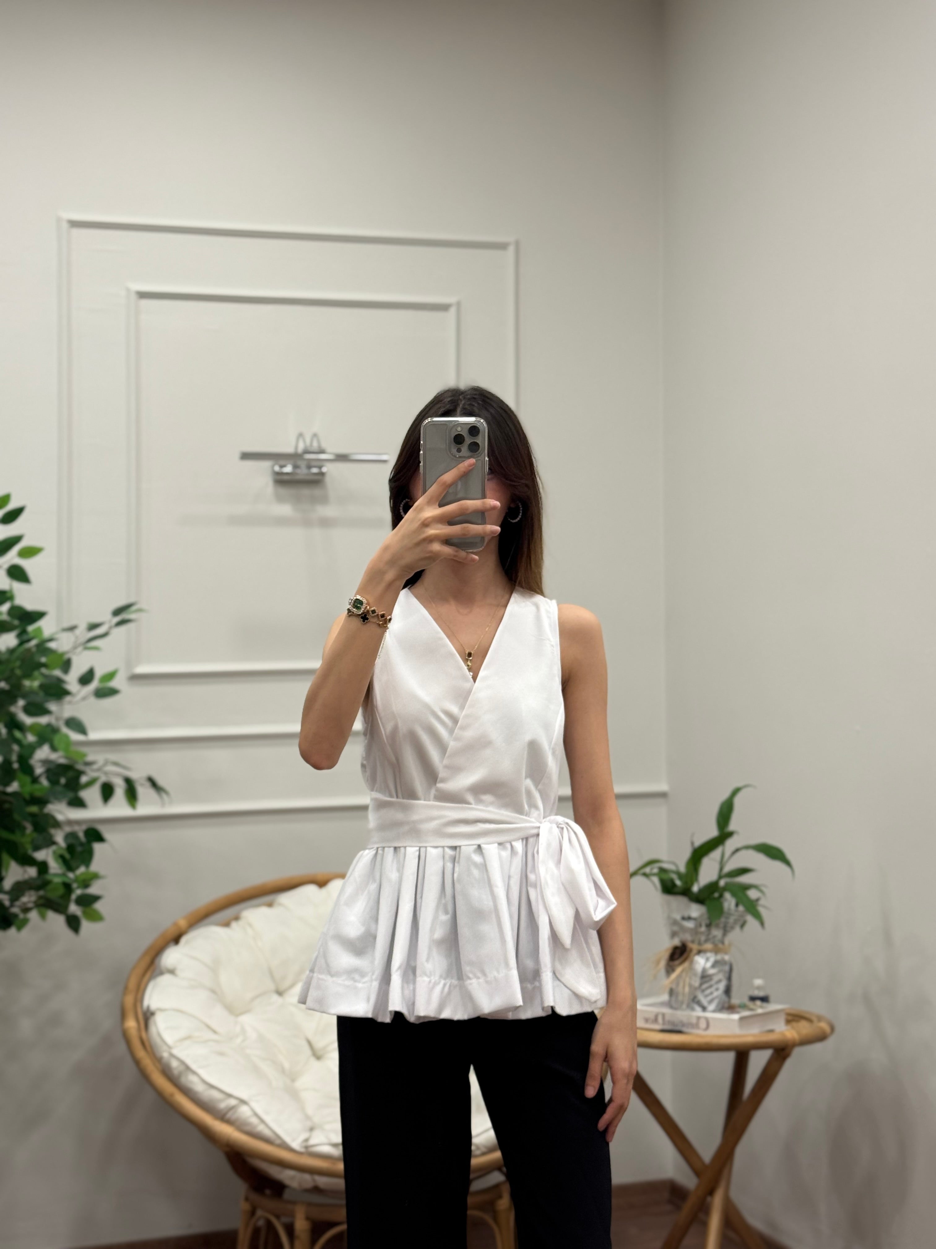 Kuşaklı Belden Bağlama Detay Beyaz Bluz