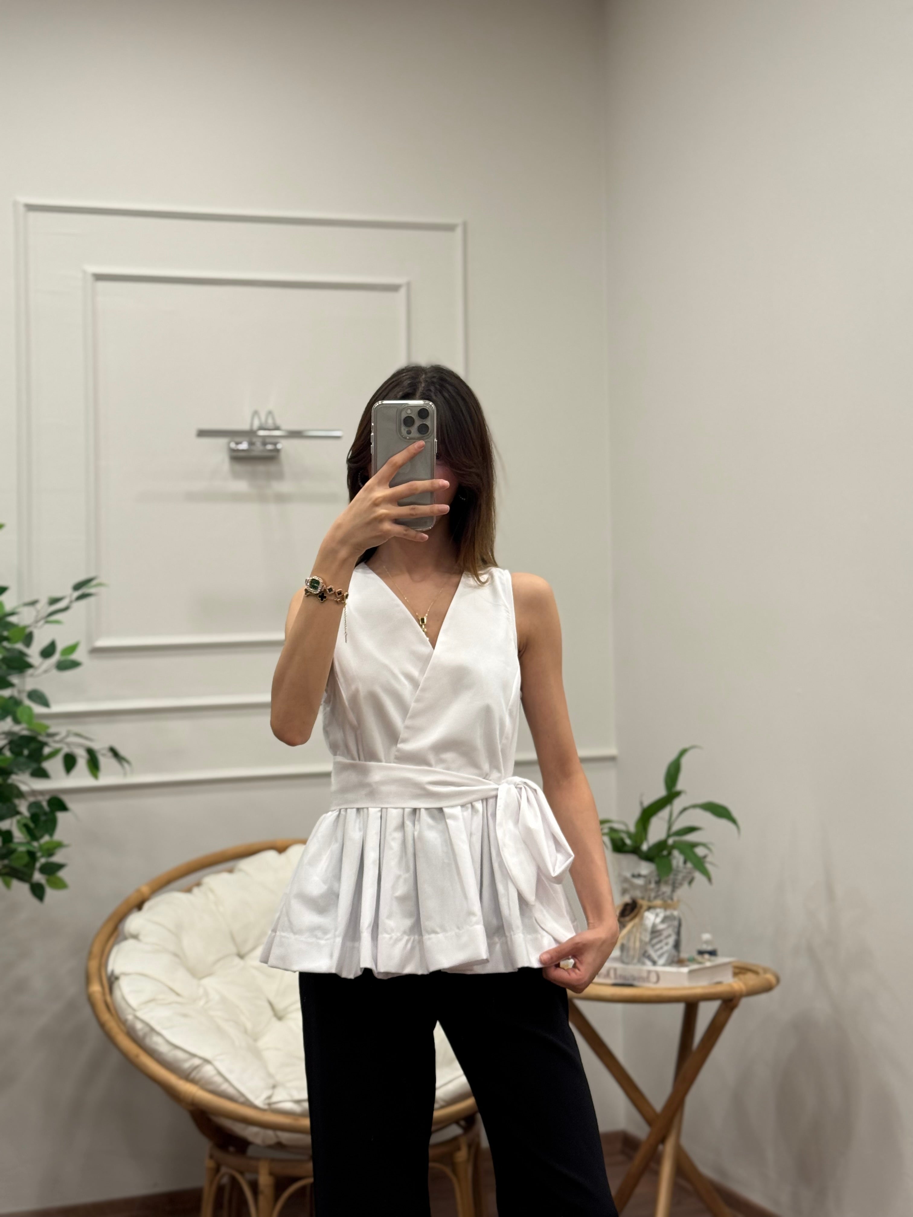 Kuşaklı Belden Bağlama Detay Beyaz Bluz