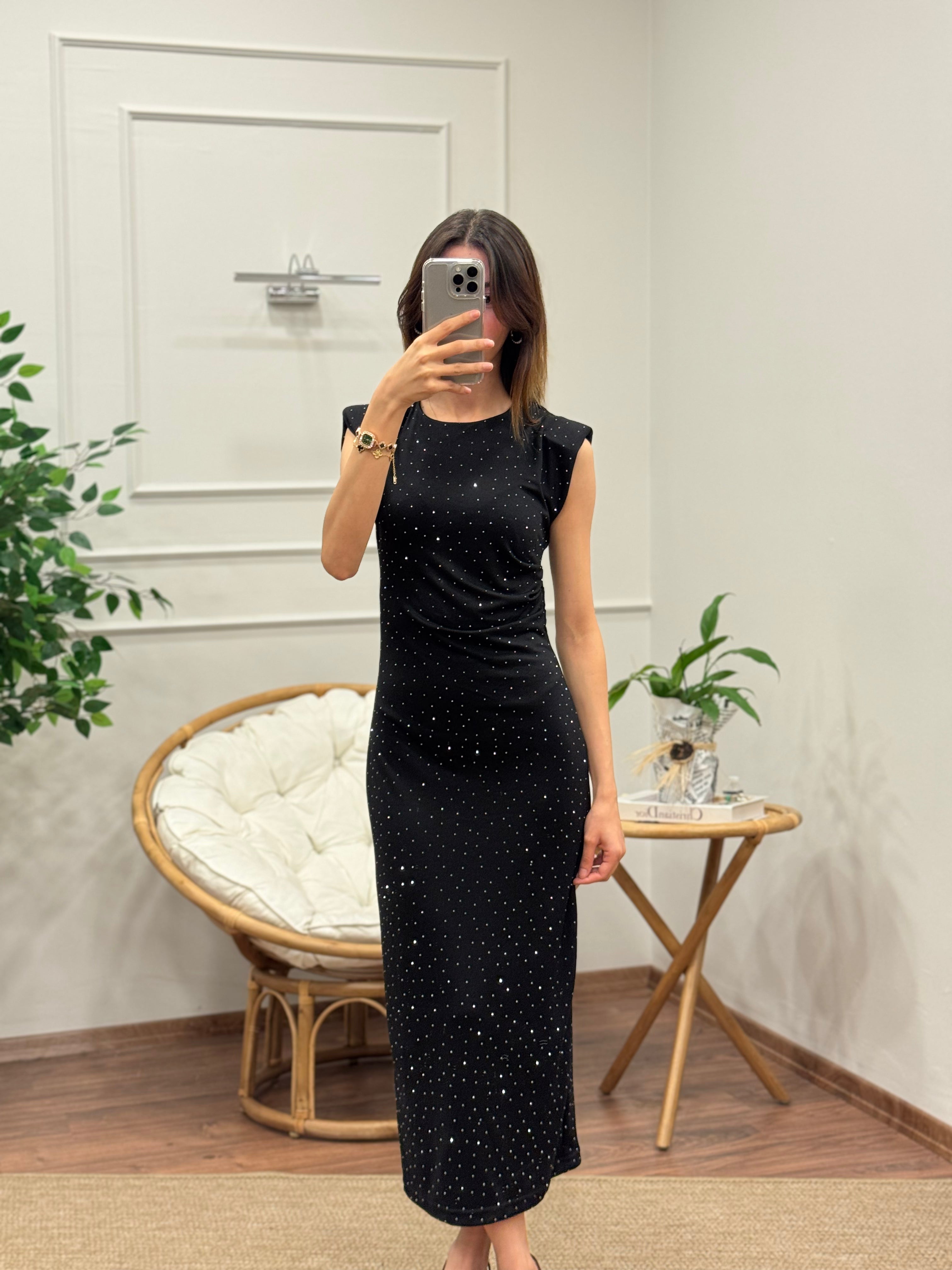 Taş Baskı Drape Detay Omuz Vatkalı Siyah Elbise