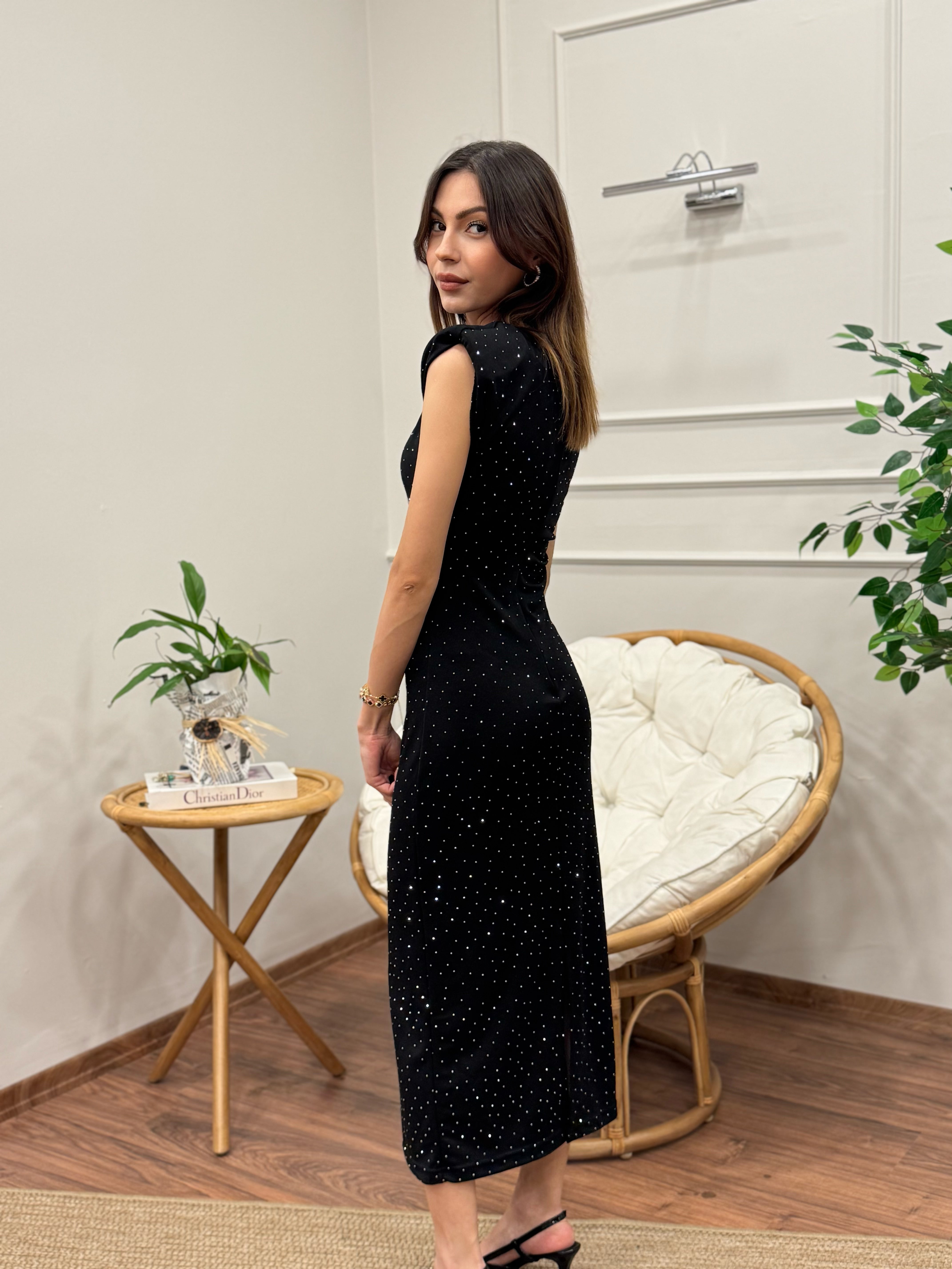 Taş Baskı Drape Detay Omuz Vatkalı Siyah Elbise