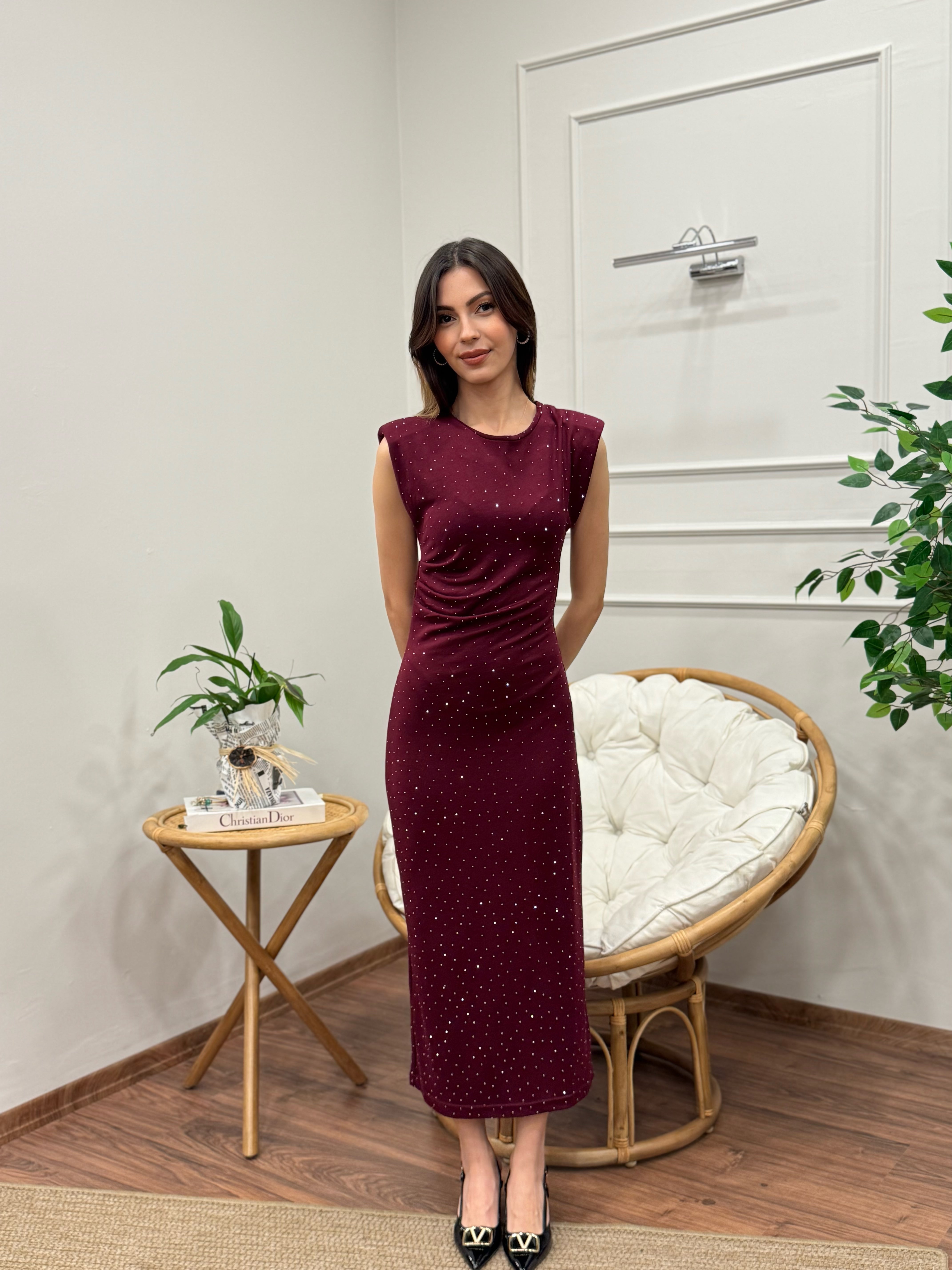 Taş Baskı Drape Detay Omuz Vatkalı Bordo Elbise