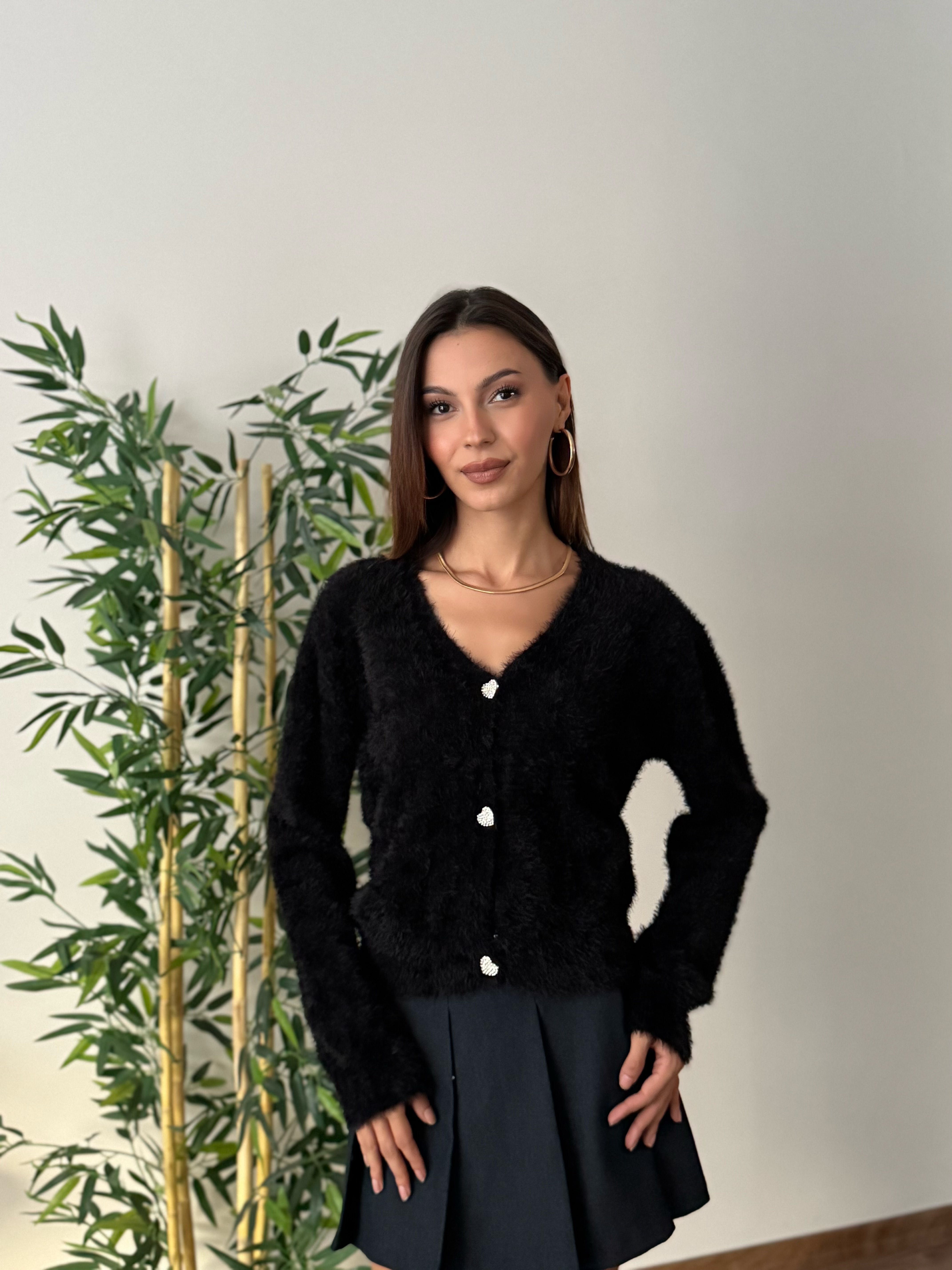 Taşlı Kalp Detay Düğmeli Siyah Hırka