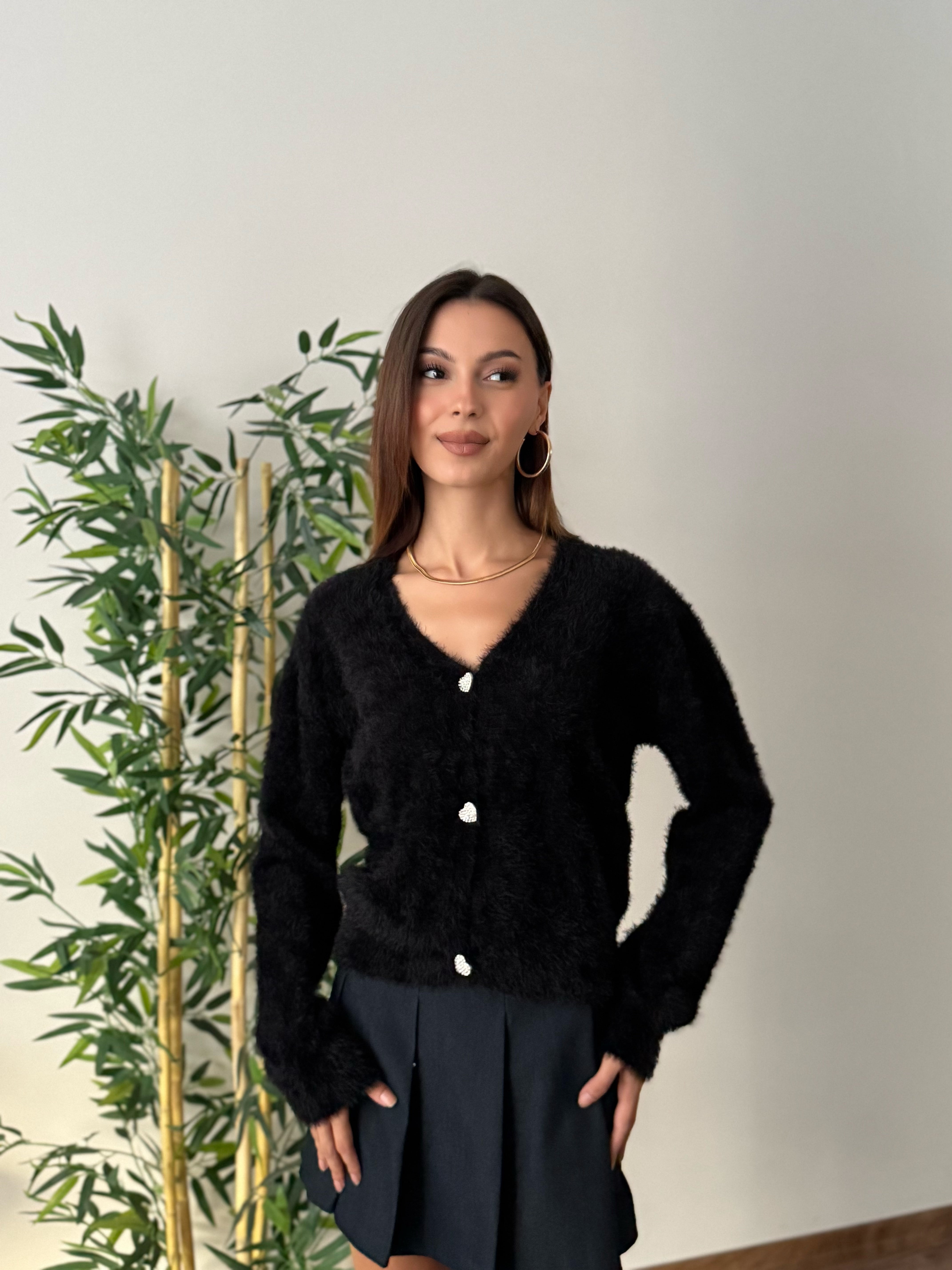 Taşlı Kalp Detay Düğmeli Siyah Hırka