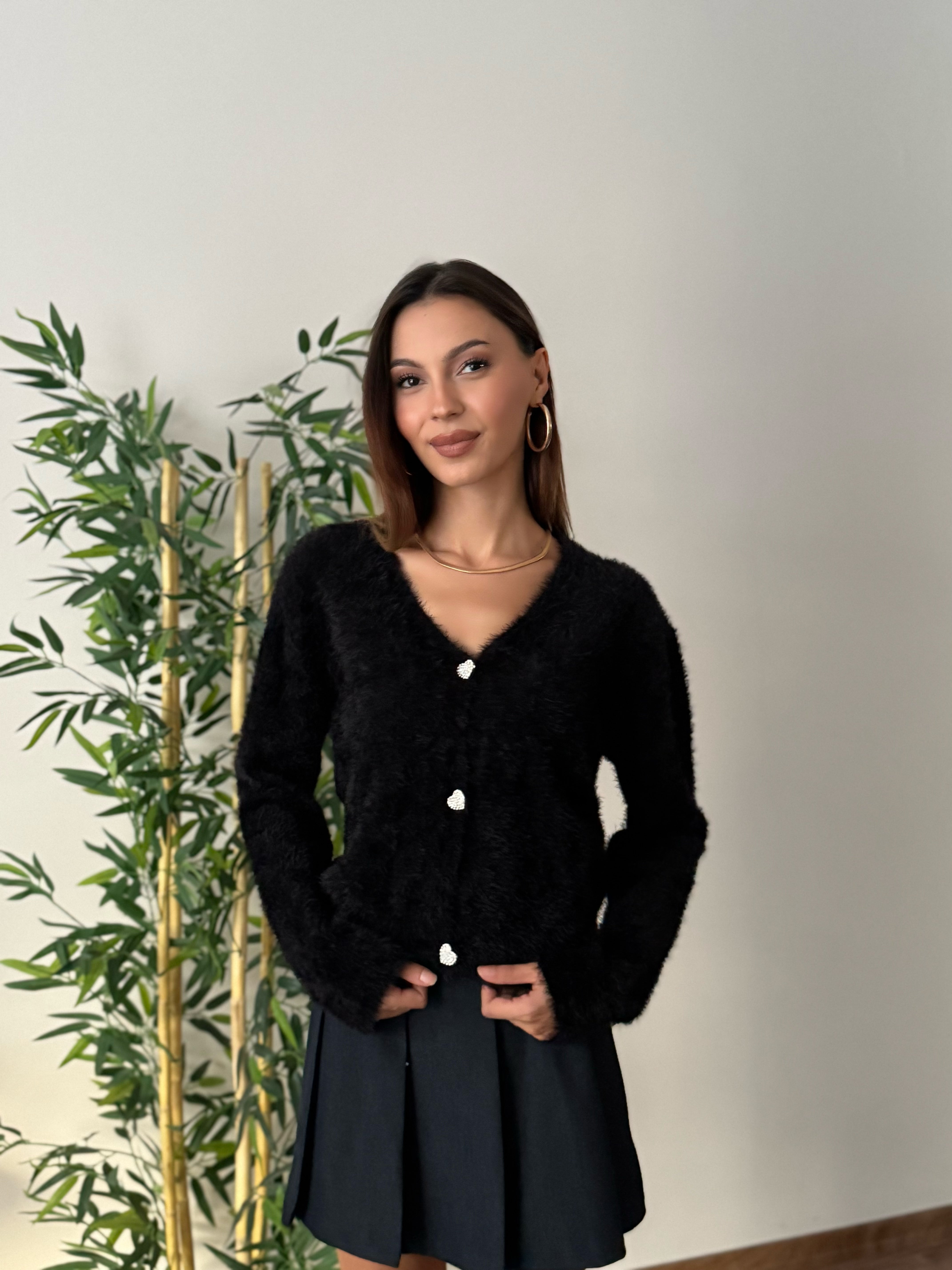 Taşlı Kalp Detay Düğmeli Siyah Hırka