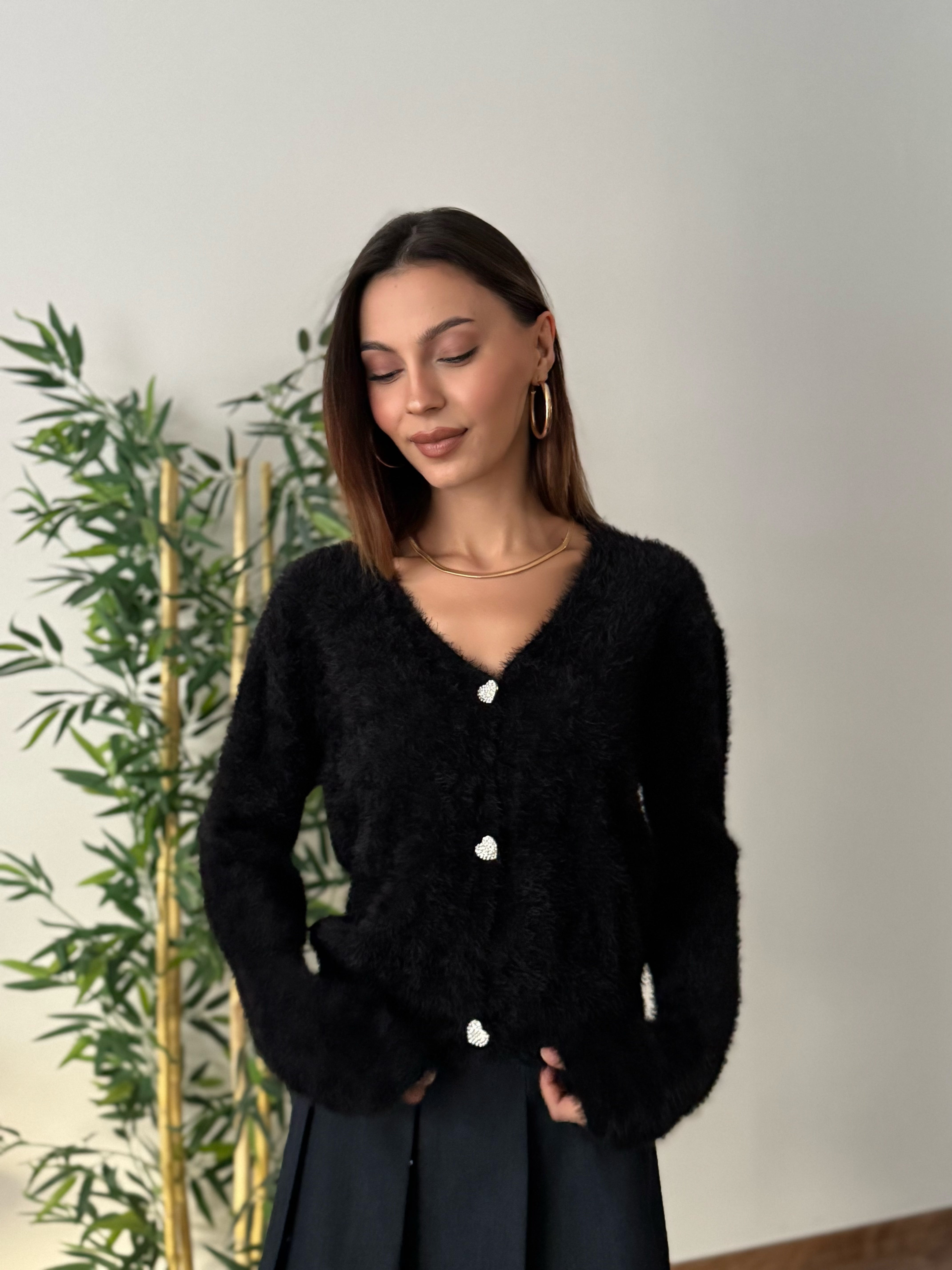 Taşlı Kalp Detay Düğmeli Siyah Hırka