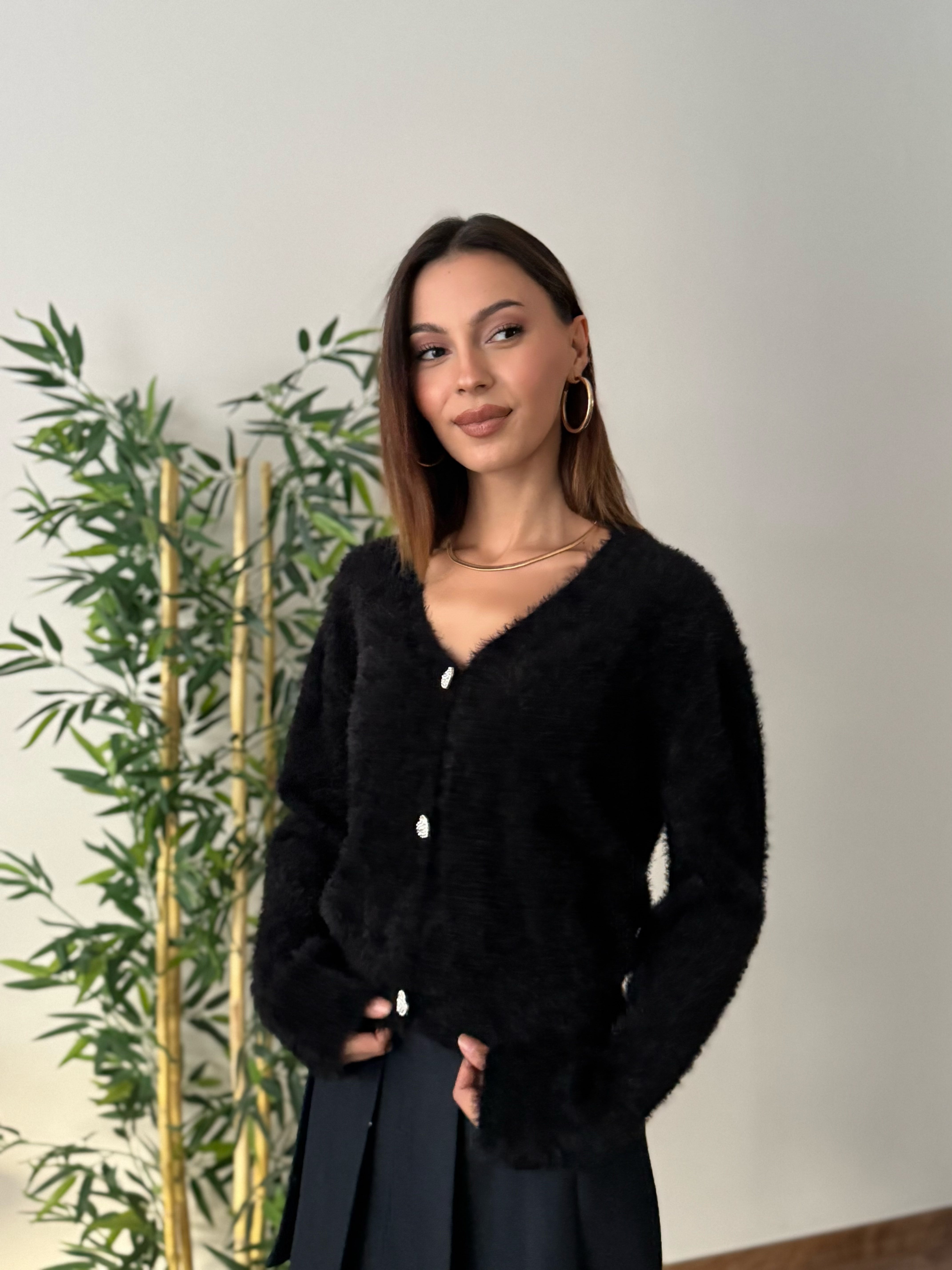 Taşlı Kalp Detay Düğmeli Siyah Hırka