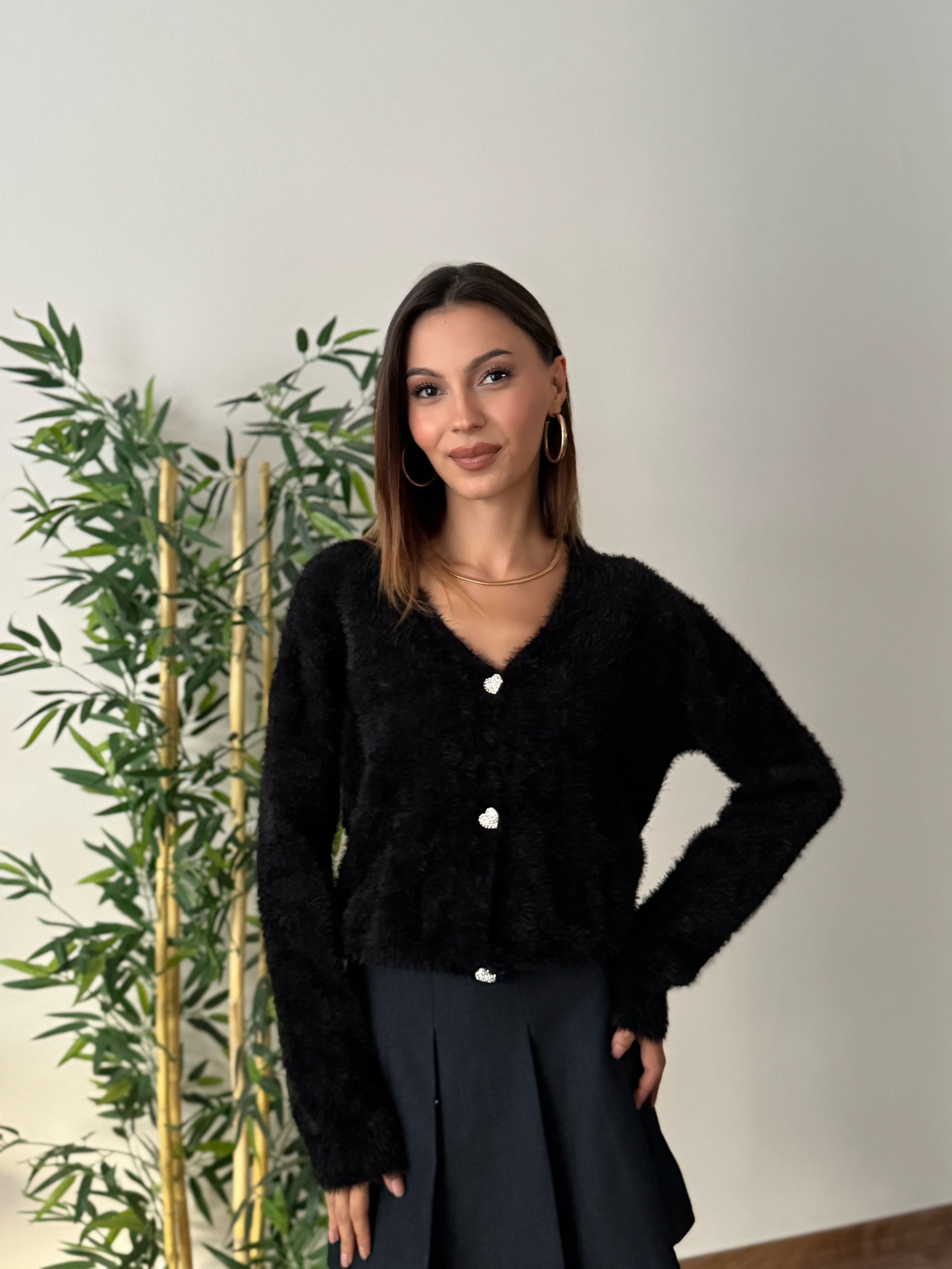 Taşlı Kalp Detay Düğmeli Siyah Hırka