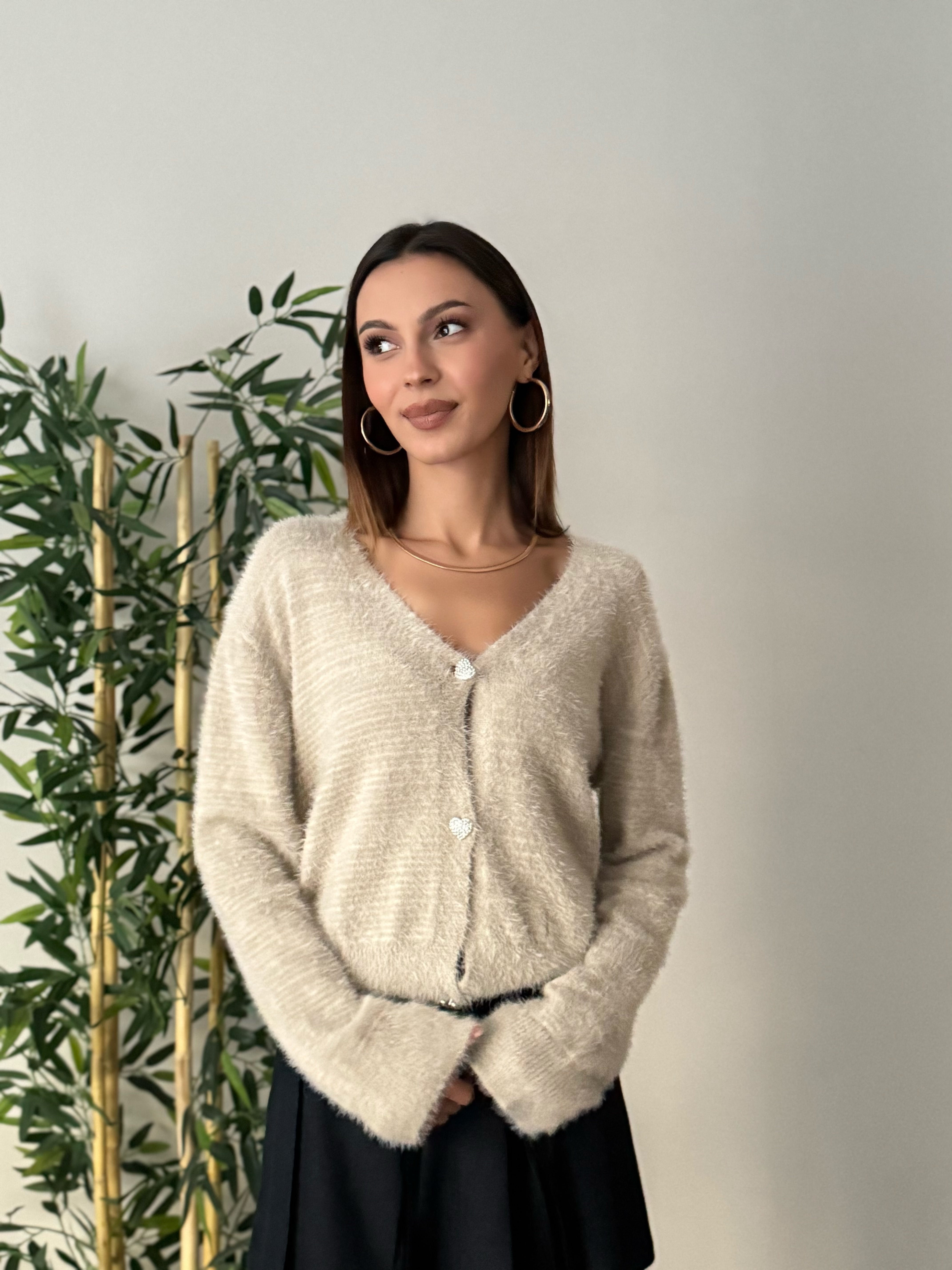 Taşlı Kalp Detay Düğmeli Bej Hırka