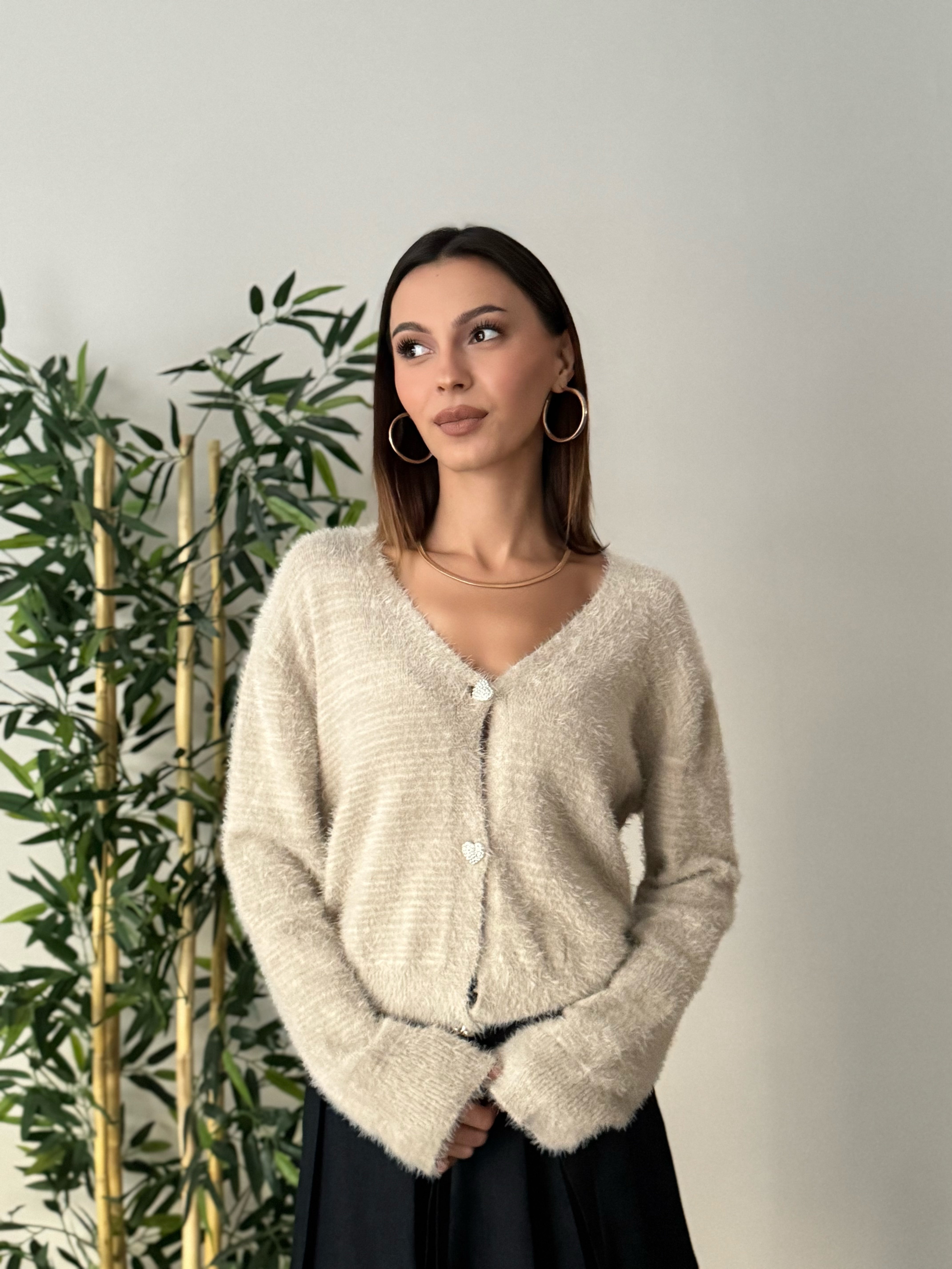 Taşlı Kalp Detay Düğmeli Bej Hırka