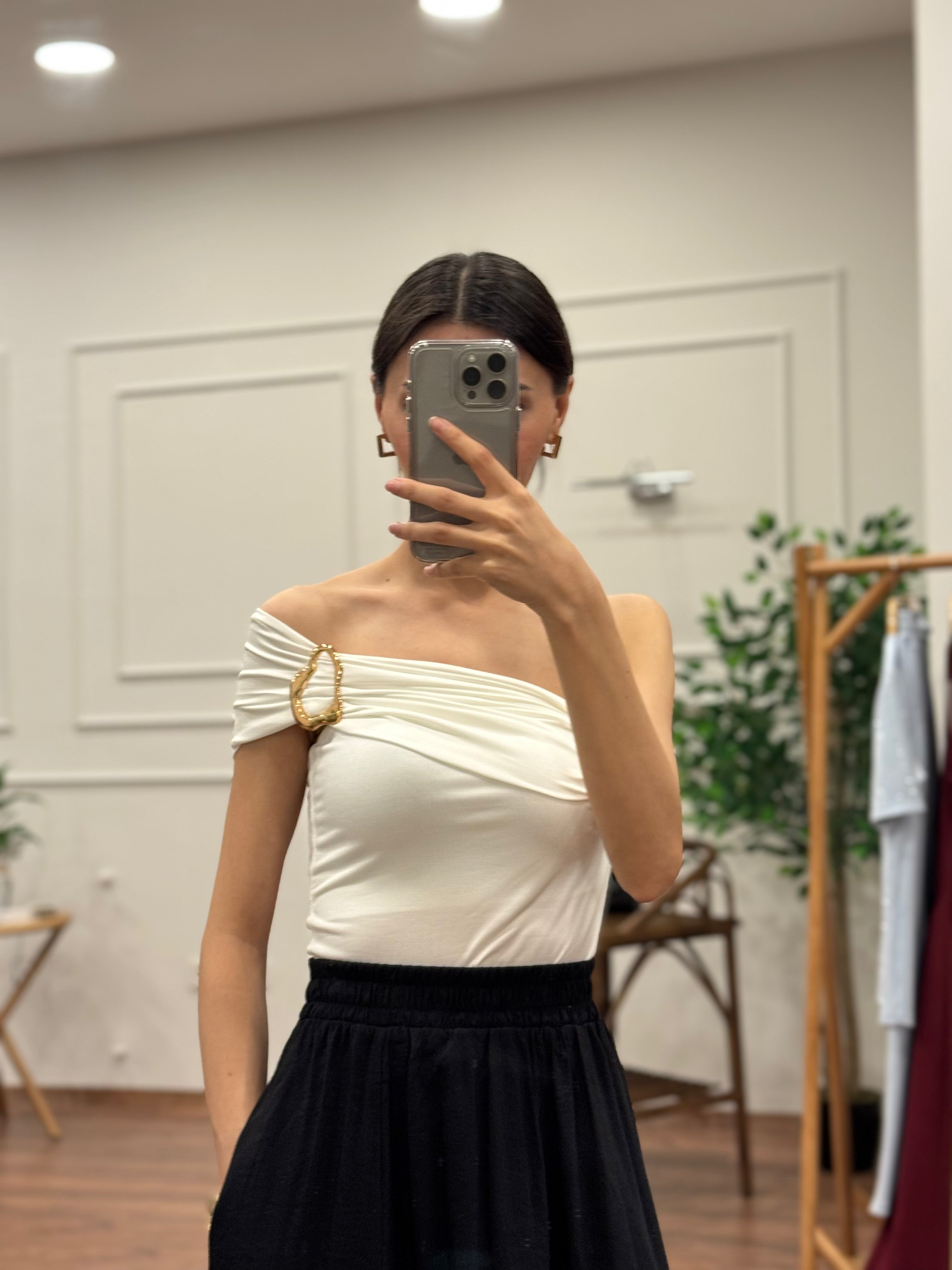 Aksesuar Detay Çift Kullanım Astarlı Beyza Bluz