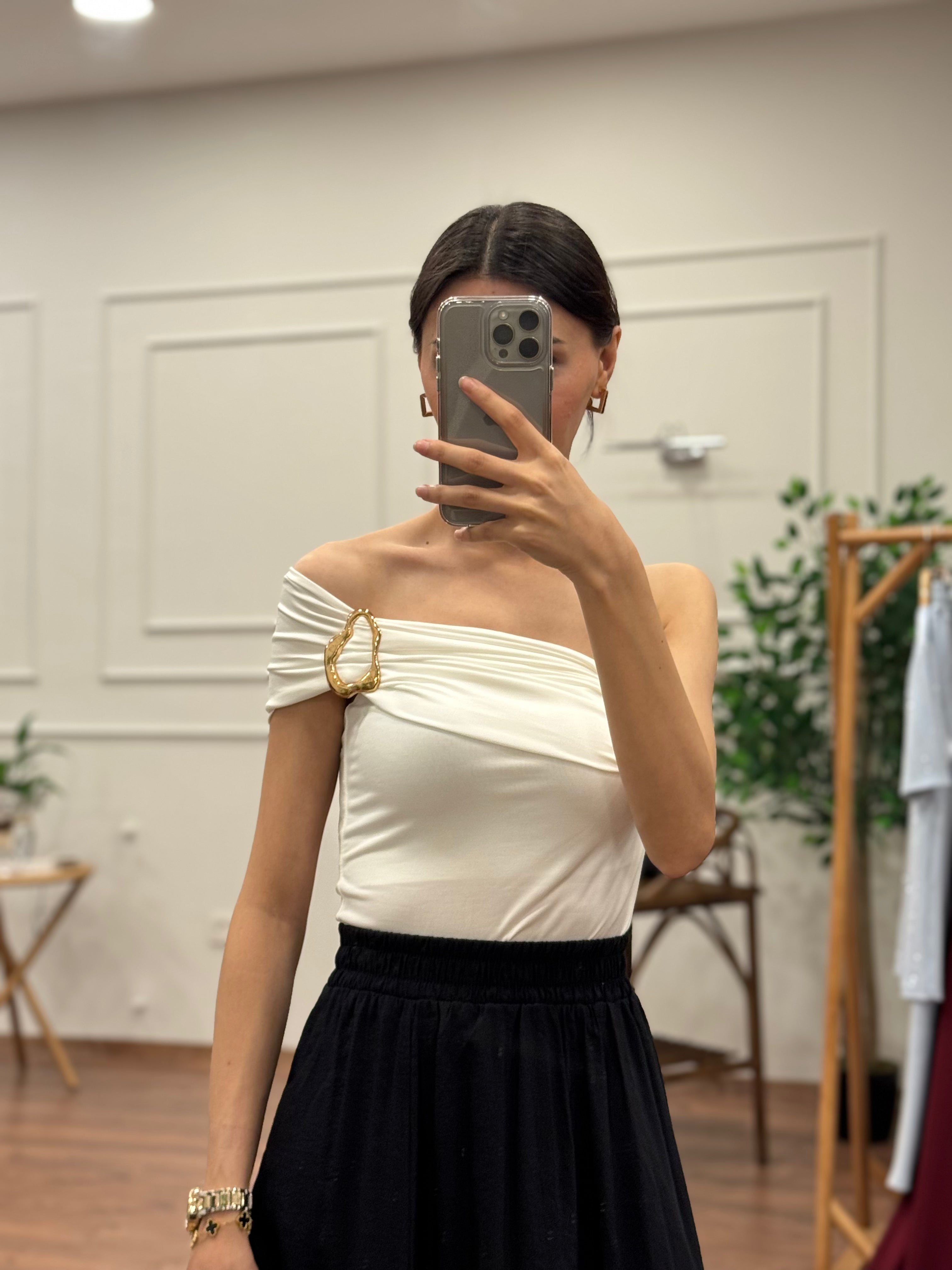 Aksesuar Detay Çift Kullanım Astarlı Beyza Bluz