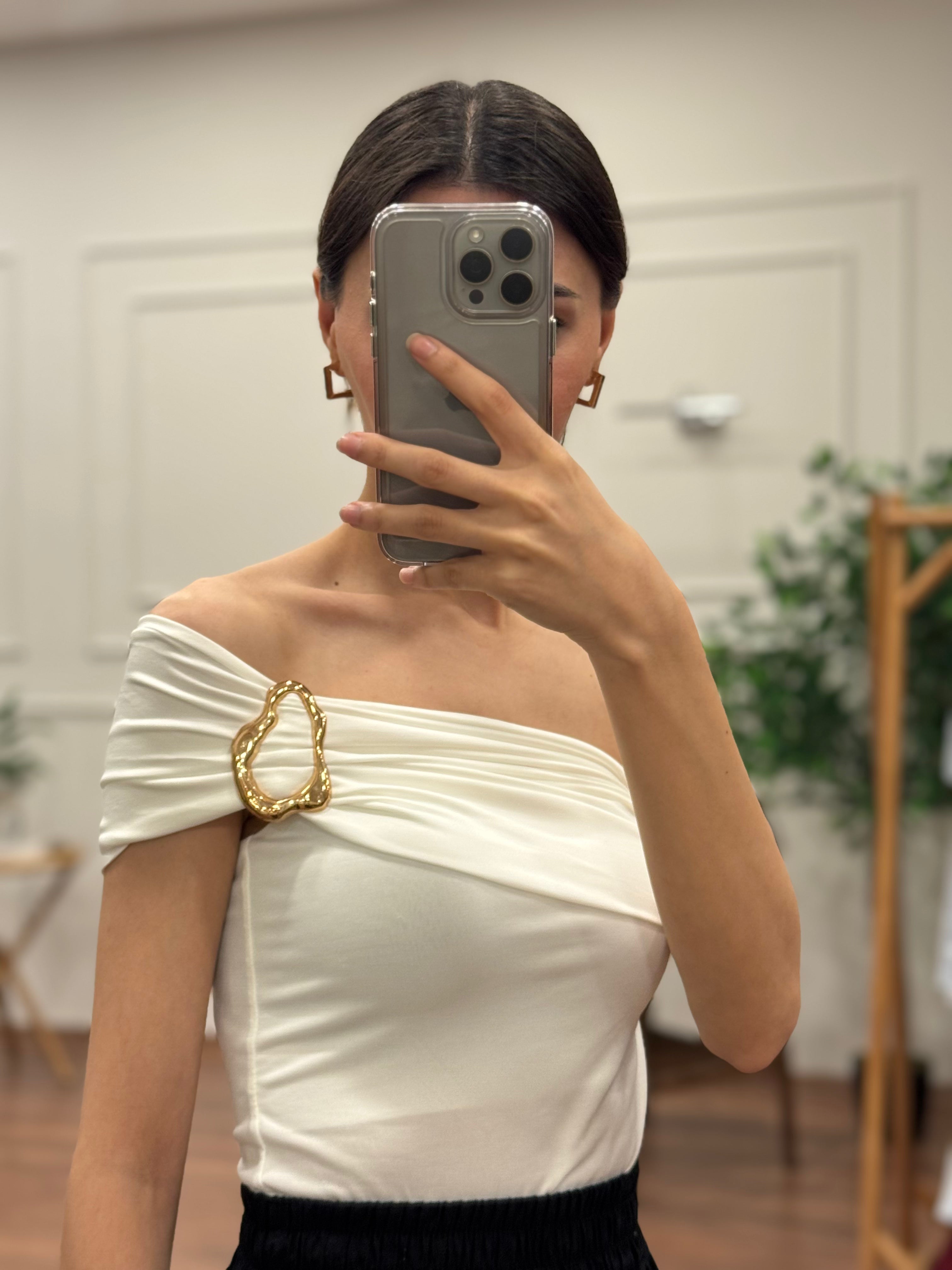 Aksesuar Detay Çift Kullanım Astarlı Beyza Bluz