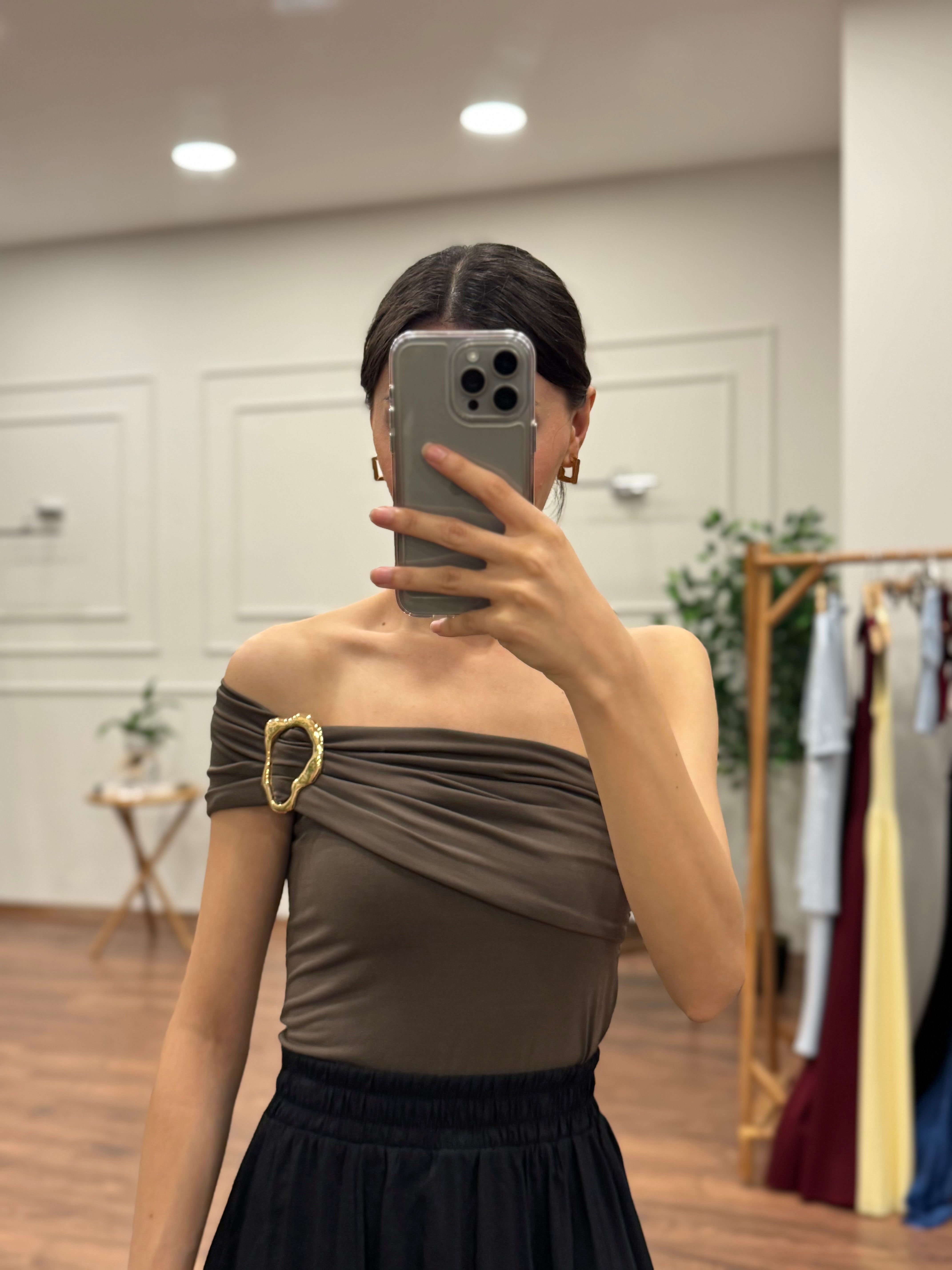 Aksesuear Detay Çift Kullanım Astarlı Kahve Bluz