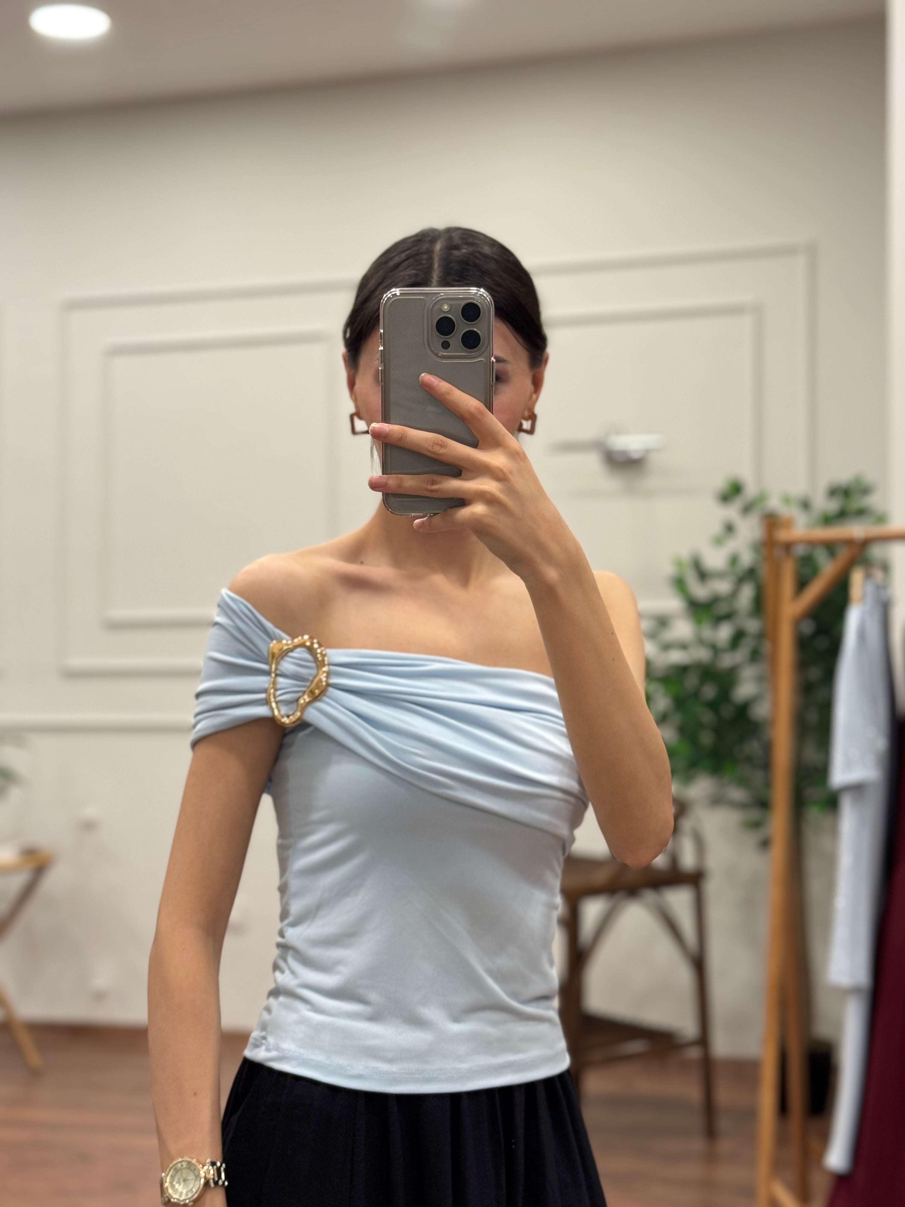 Aksesuar Detay Çift Kullanım Astarlı Bebe Mavisi Bluz