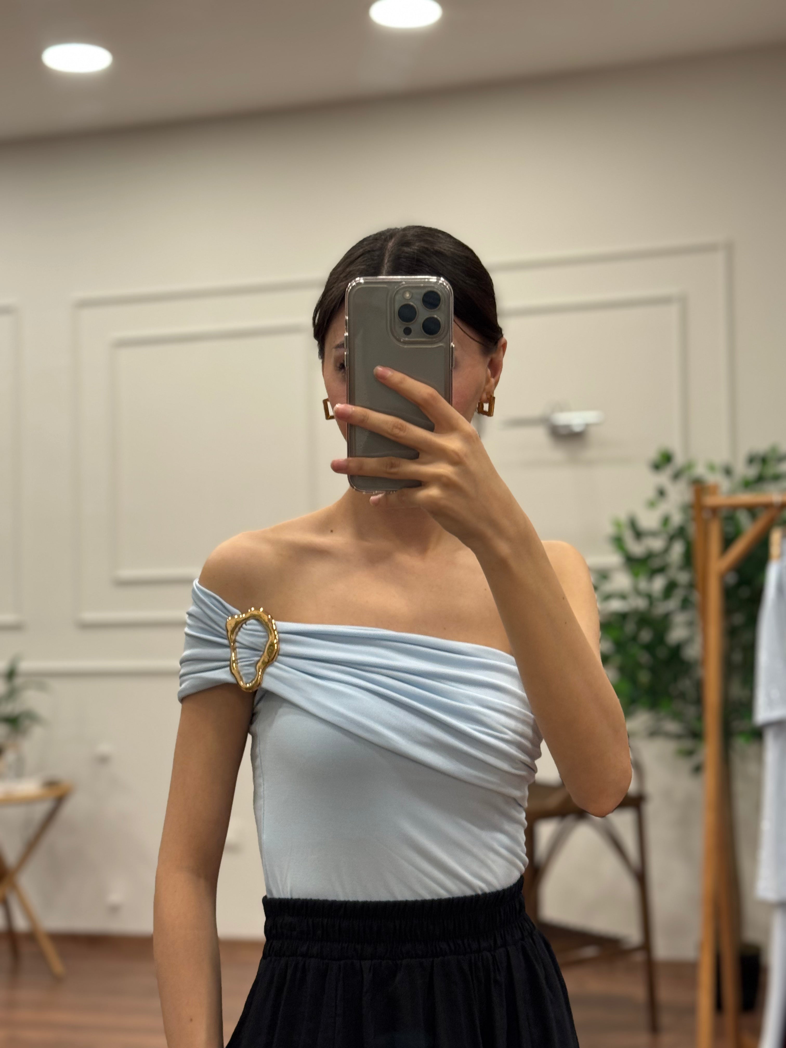 Aksesuar Detay Çift Kullanım Astarlı Bebe Mavisi Bluz