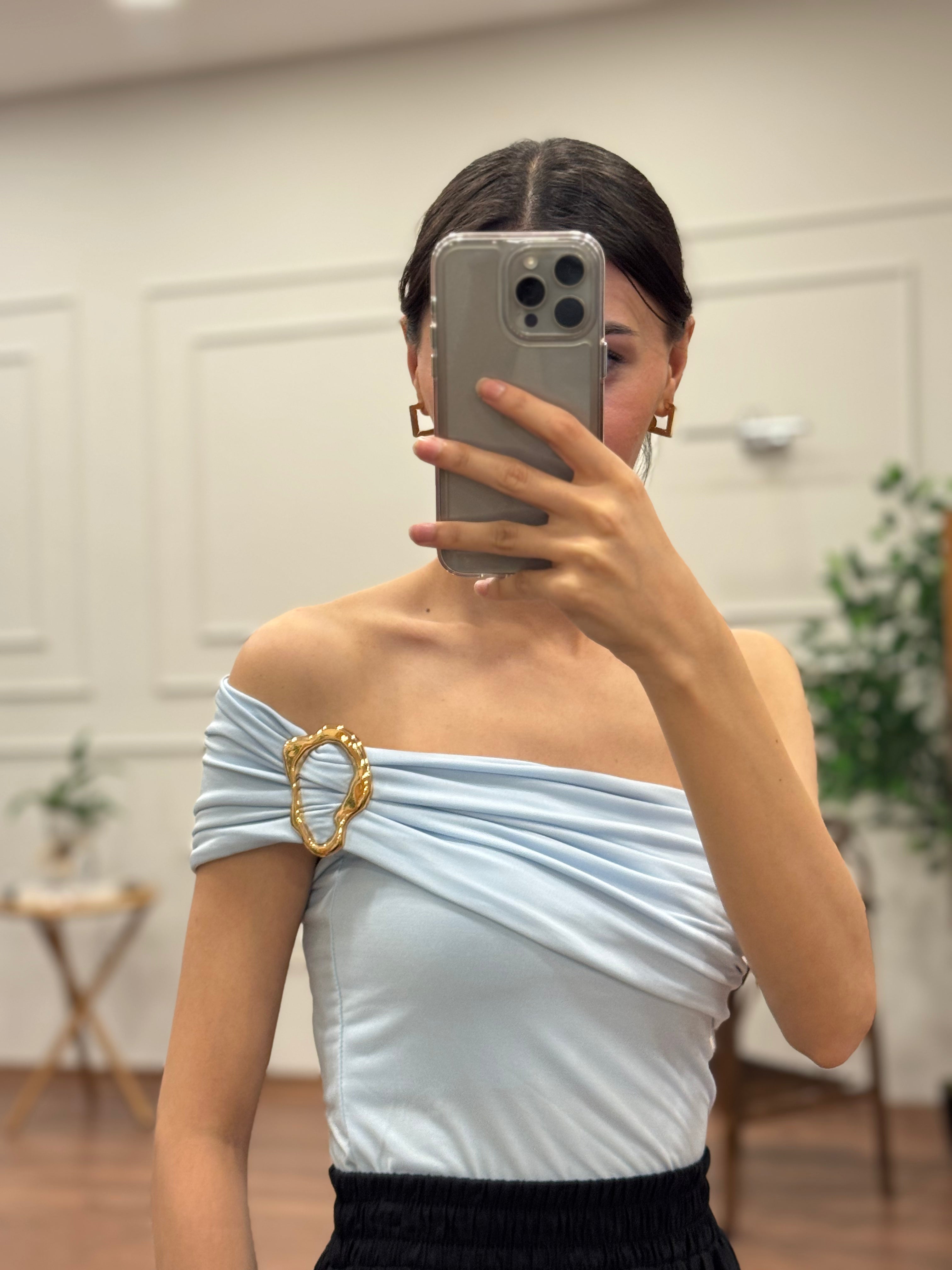 Aksesuar Detay Çift Kullanım Astarlı Bebe Mavisi Bluz