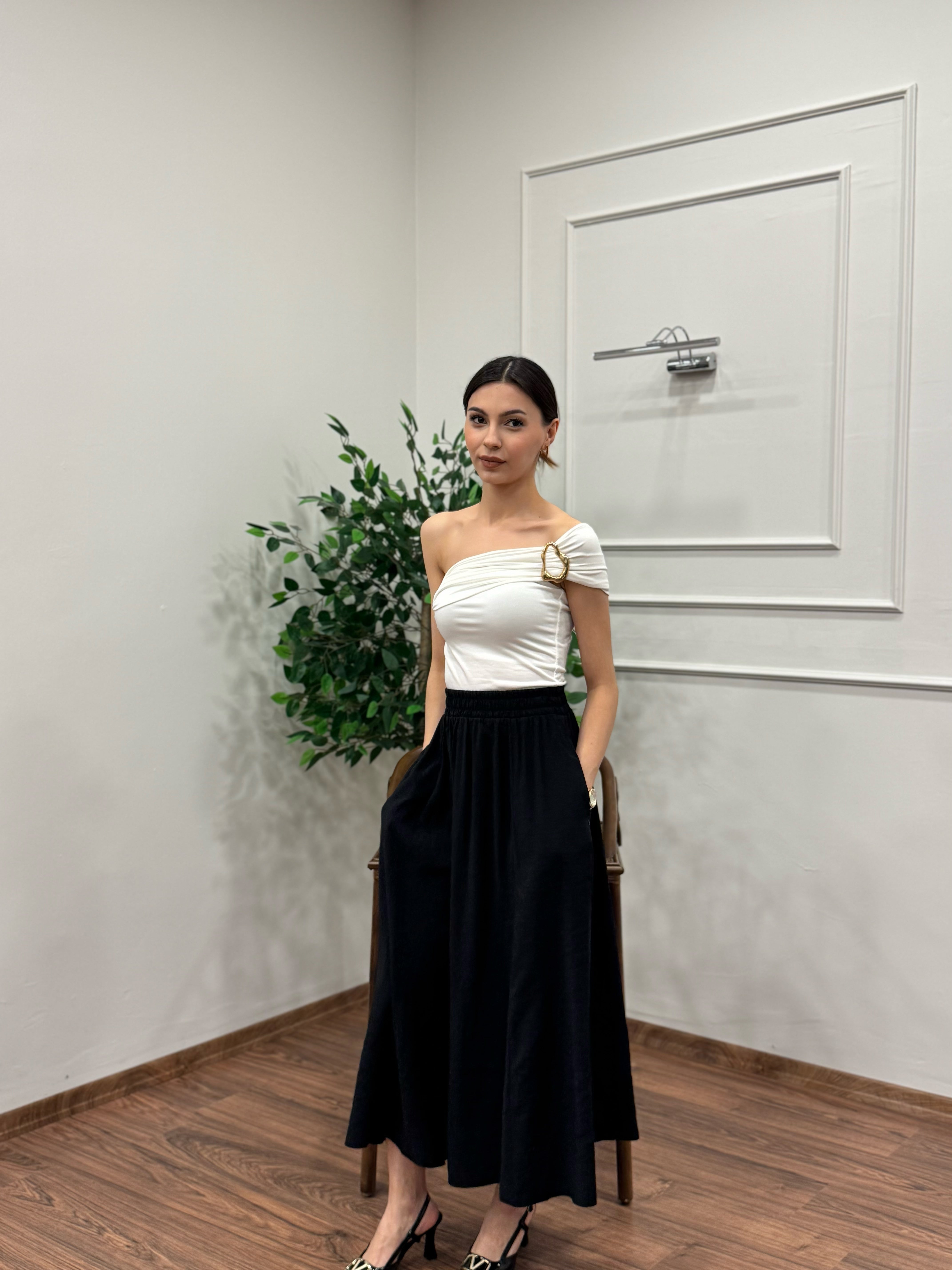 Aksesuar Detay Çift Kullanım Astarlı Beyza Bluz