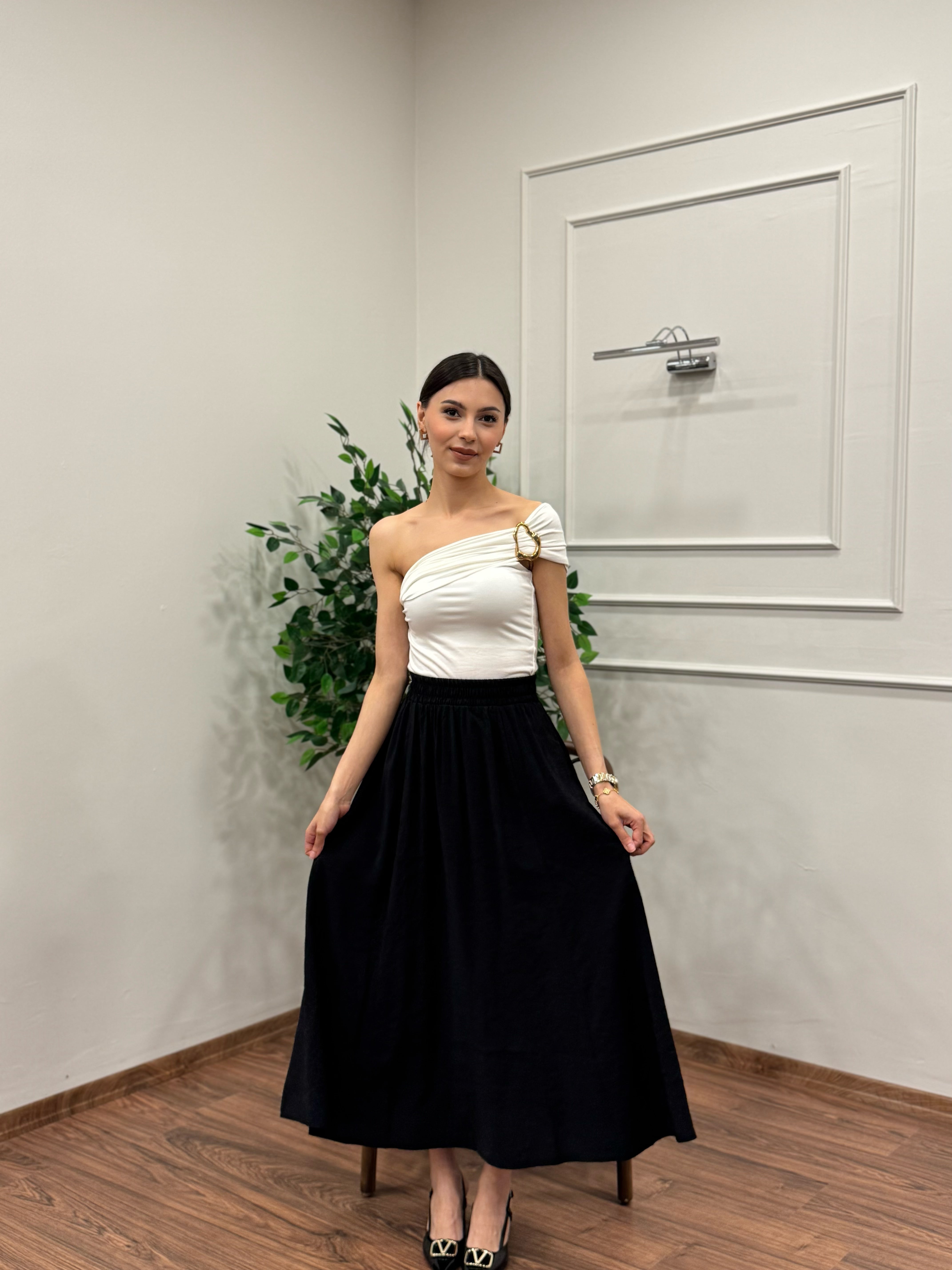 Tensel Siyah Etek ve Beyaz Bluz İkili Takım