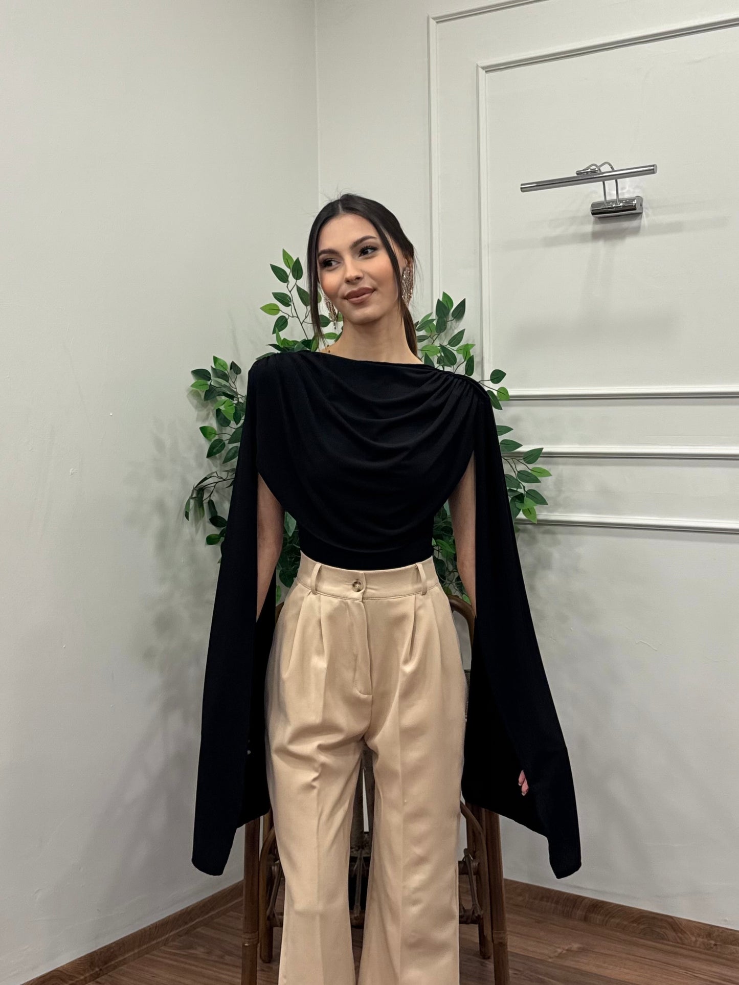 Layla Pelerinli Siyah Bodysuit