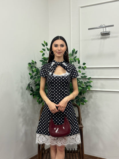Vivien Dantel Detay Puantiye Siyah Elbise