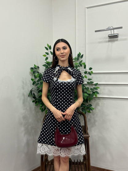 Vivien Dantel Detay Puantiye Siyah Elbise
