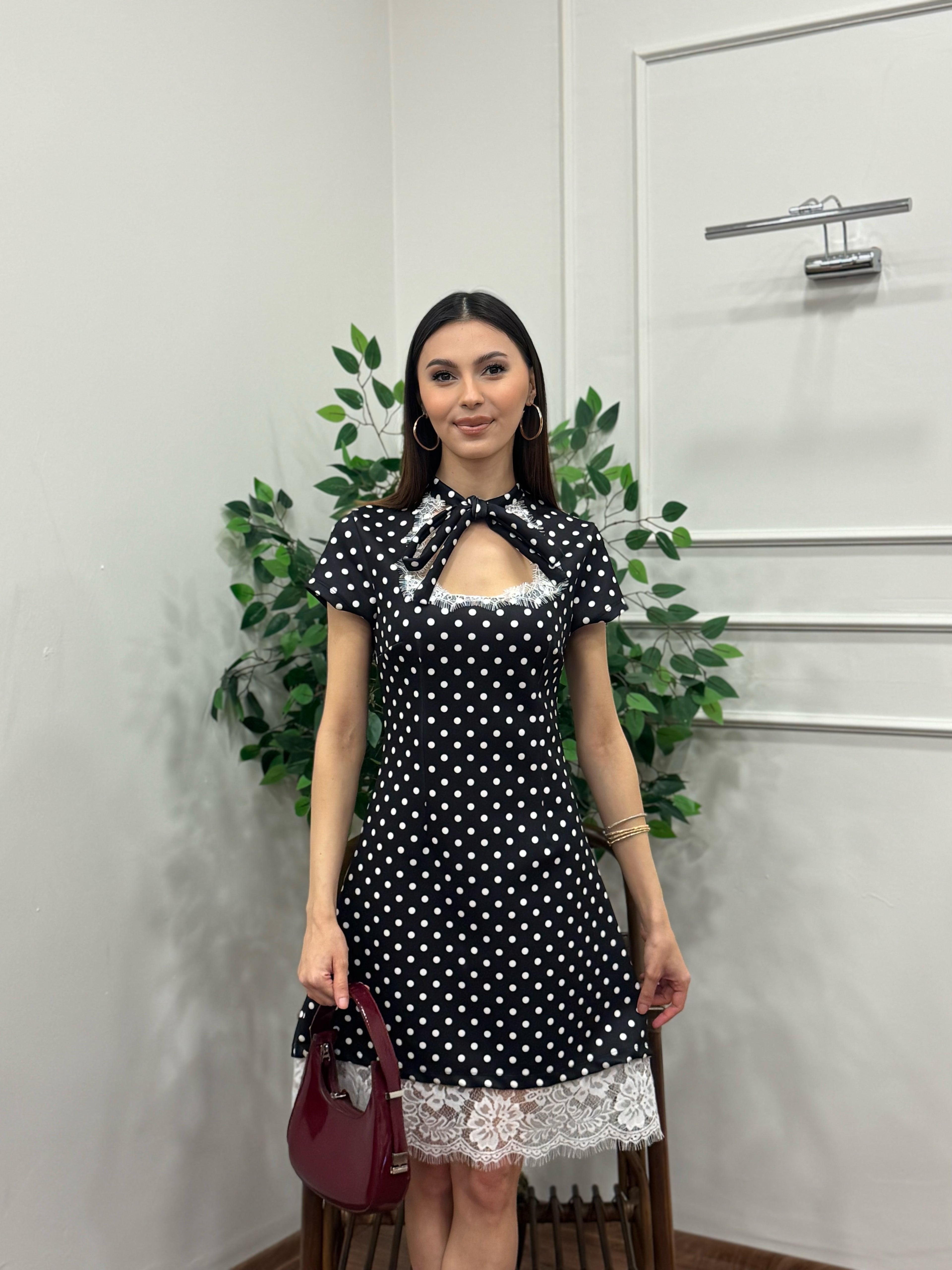 Vivien Dantel Detay Puantiye Siyah Elbise
