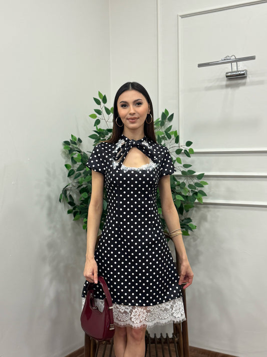 Vivien Dantel Detay Puantiye Siyah Elbise
