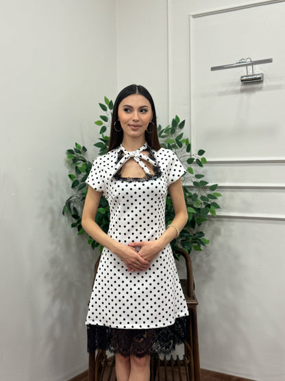 Vivien Dantel Detay Puantiye Beyaz Elbise