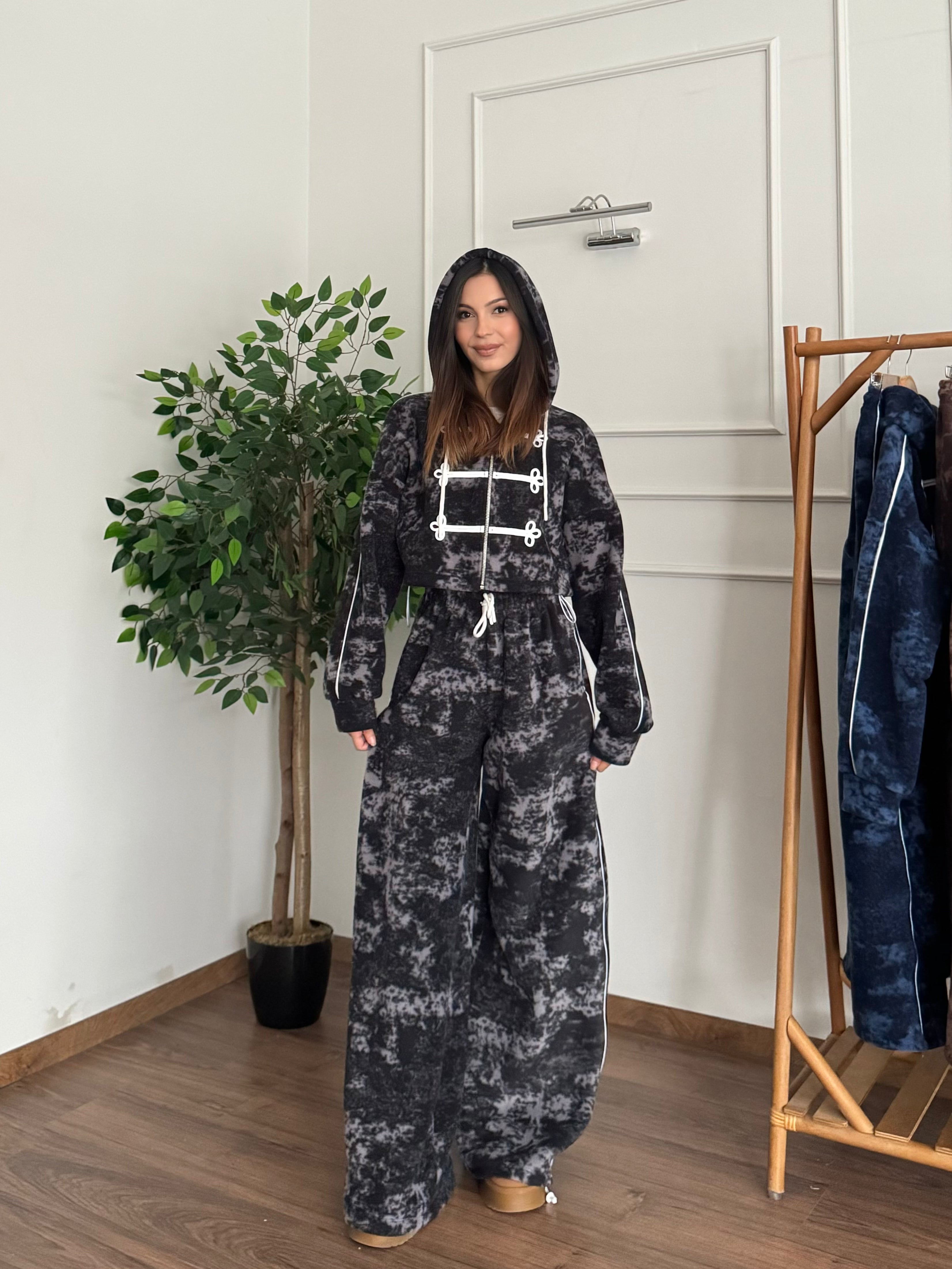 Kira Nakış İşleme Siyah Batik Takım
