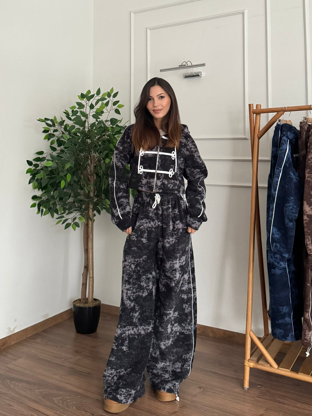 Kira Nakış İşleme Siyah Batik Takım