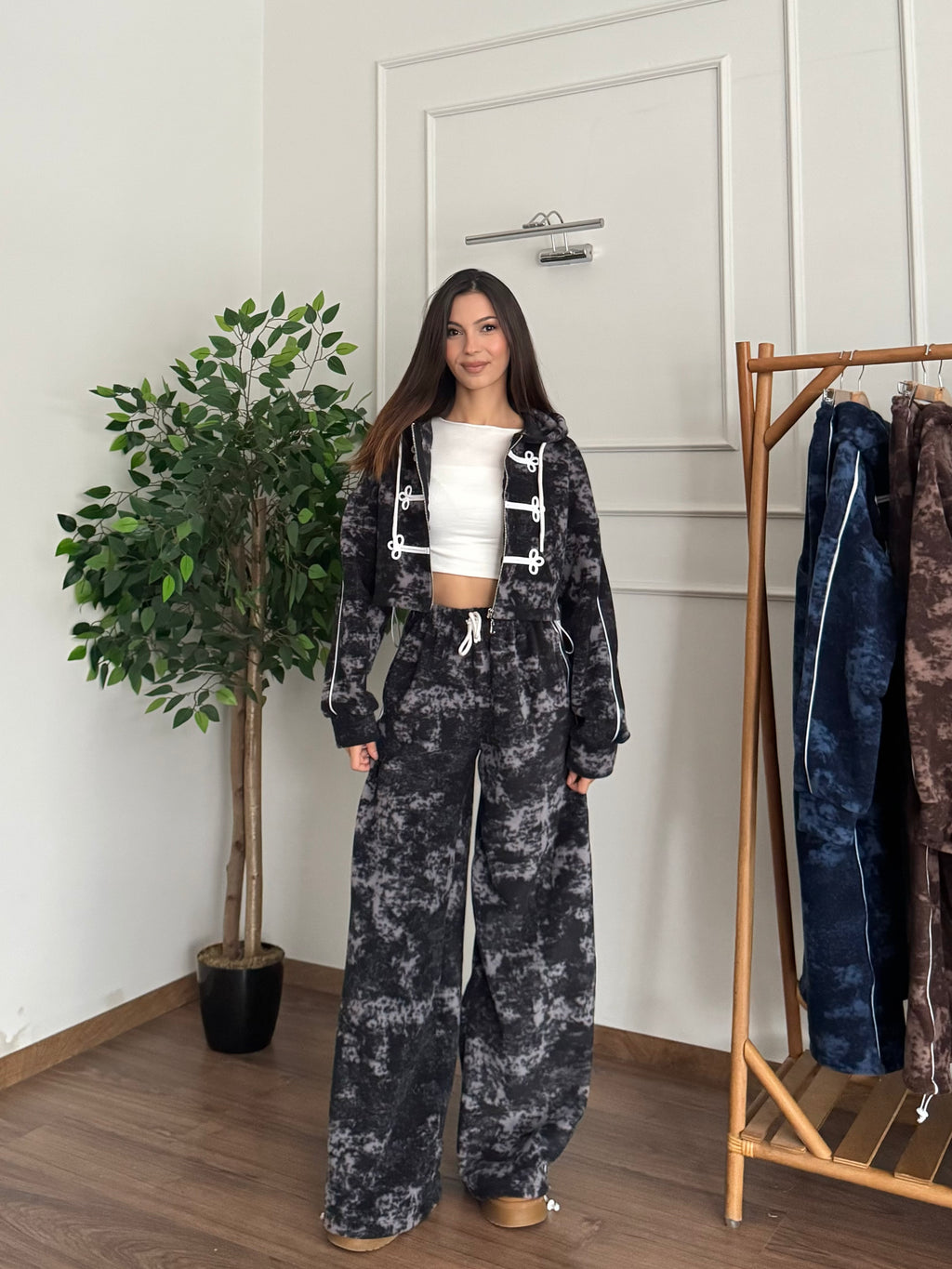 Kira Nakış İşleme Siyah Batik Takım