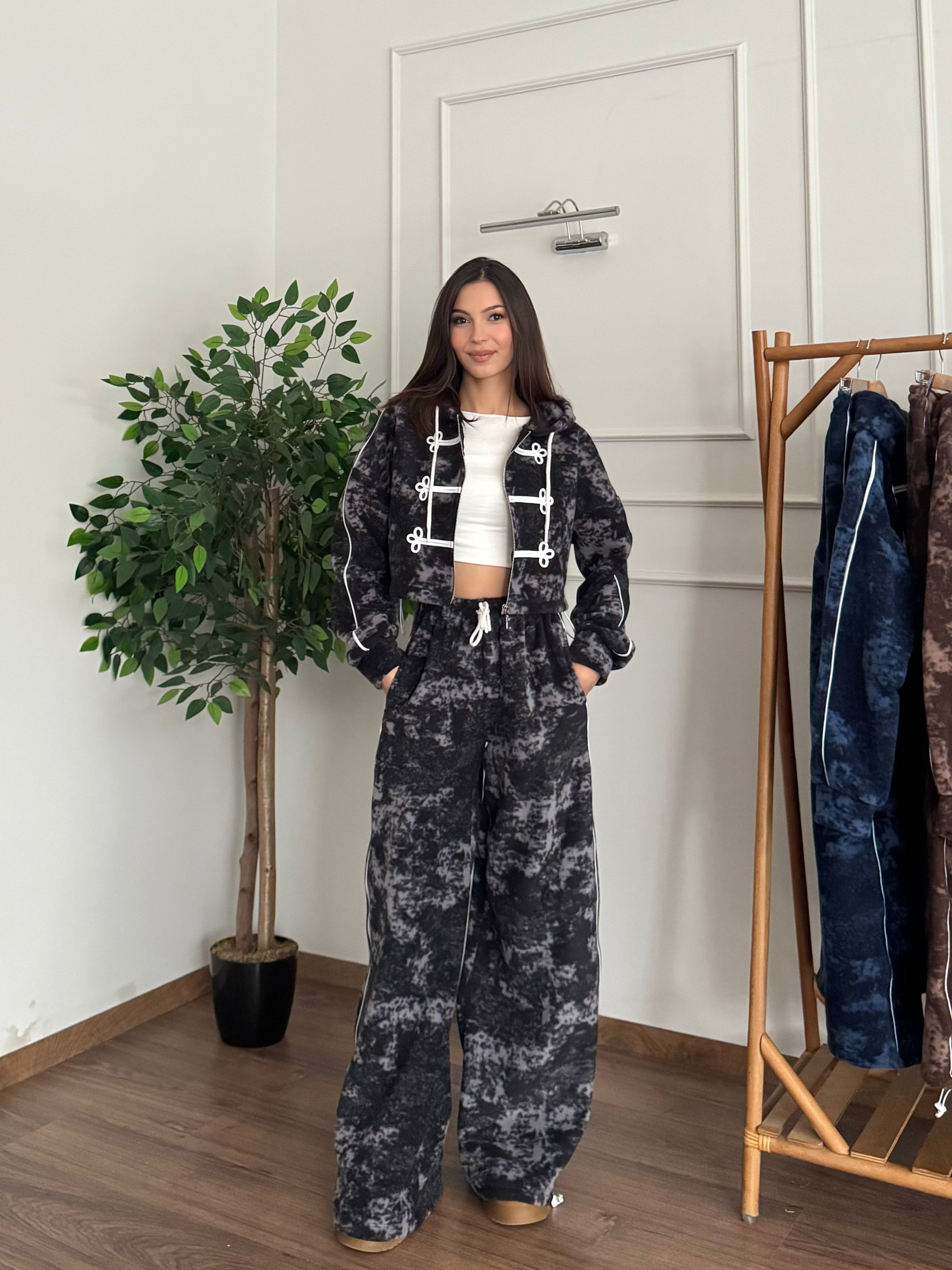 Kira Nakış İşleme Siyah Batik Takım