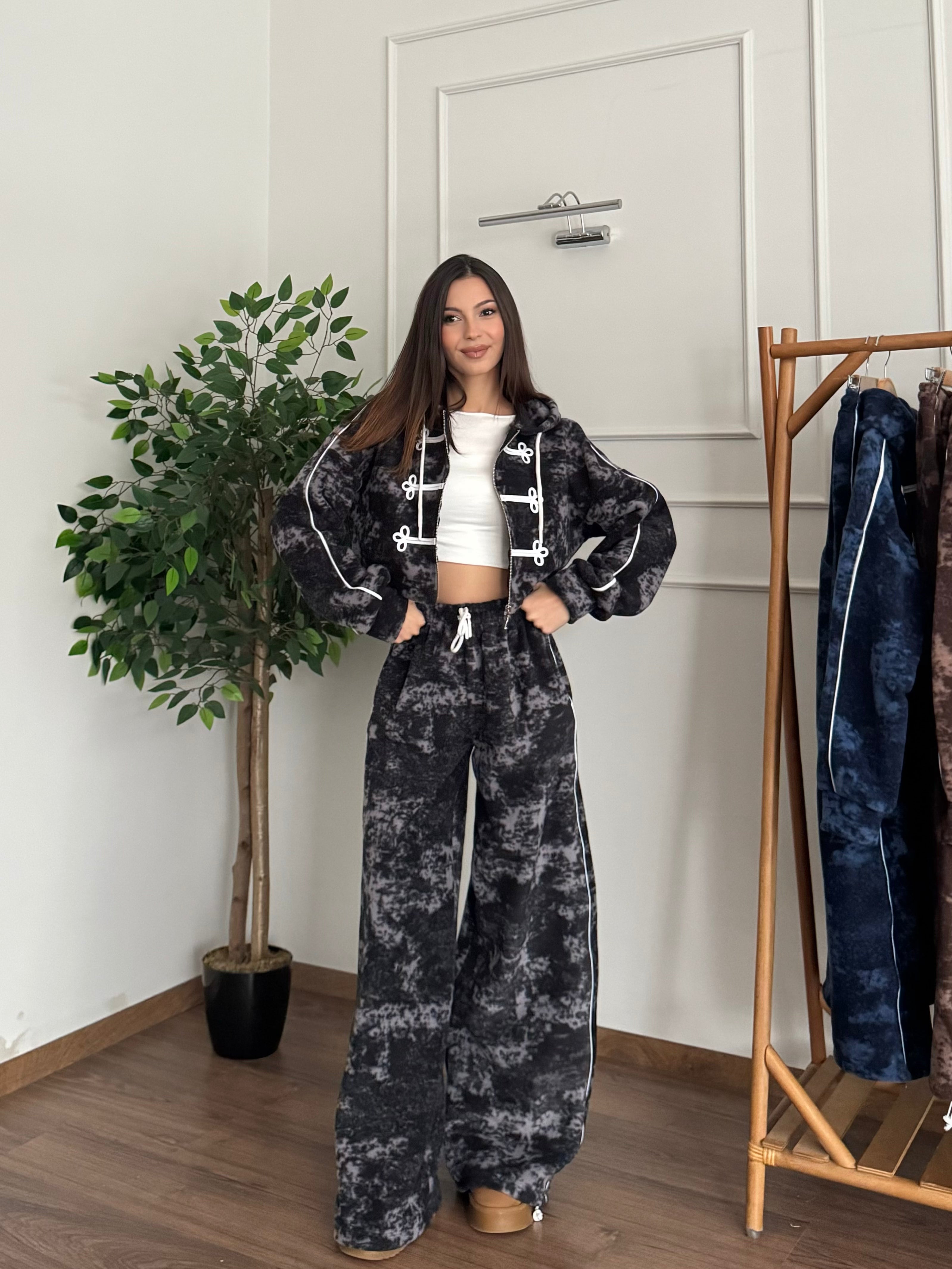 Kira Nakış İşleme Siyah Batik Takım