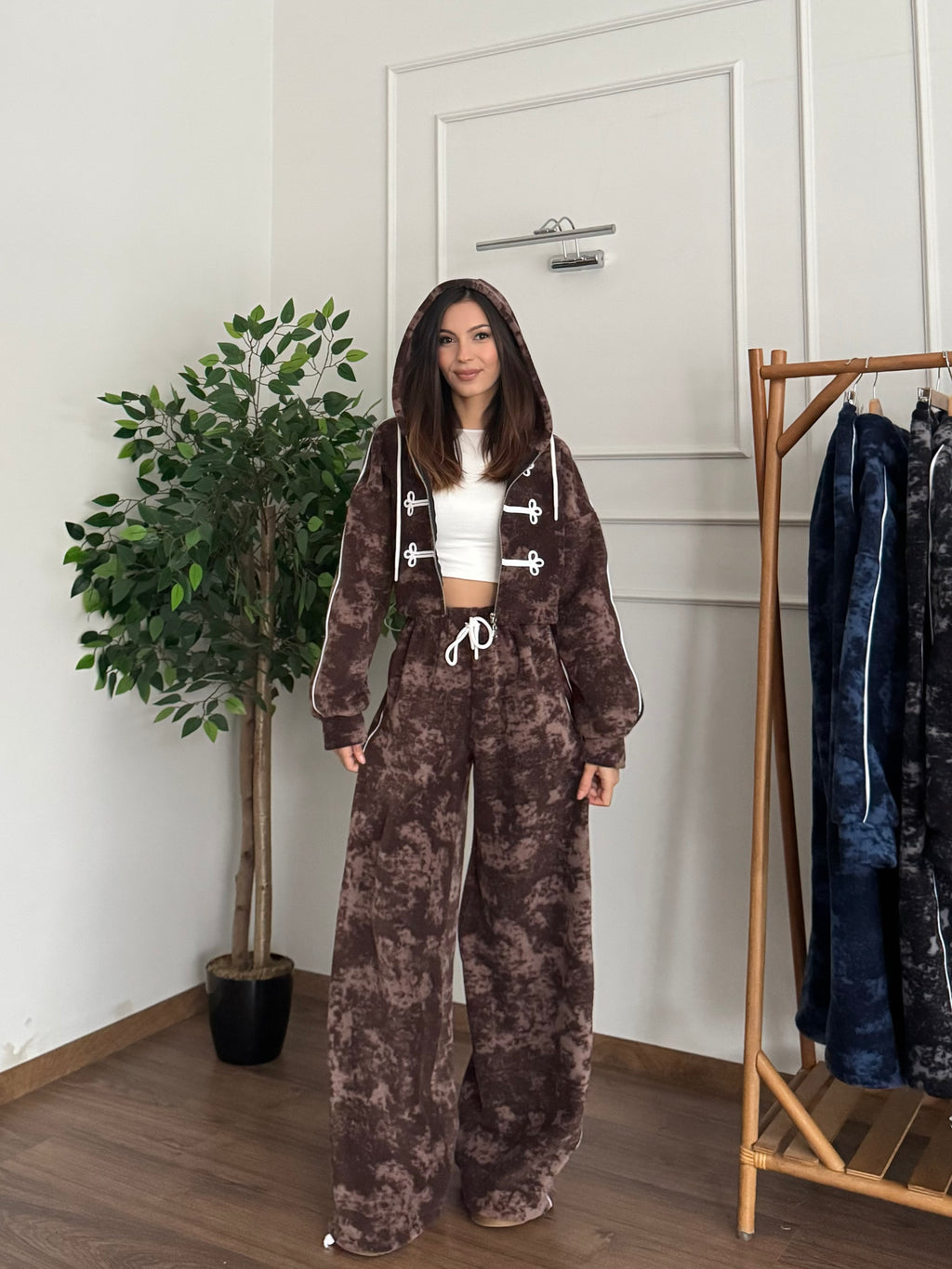 Kira Nakış İşleme Kahverengi Batik Takım