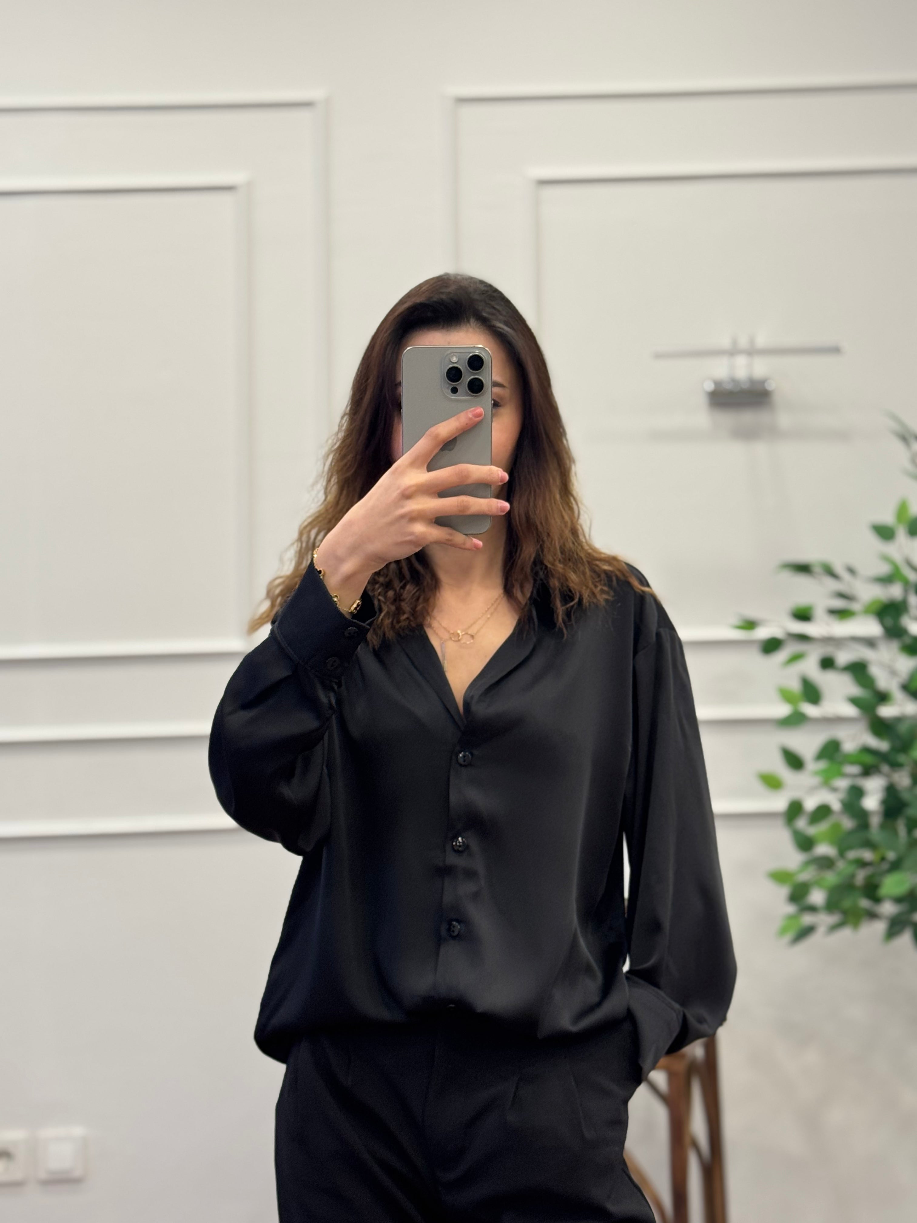 Saten Kumaş Geniş Kalıp Siyah Gömlek