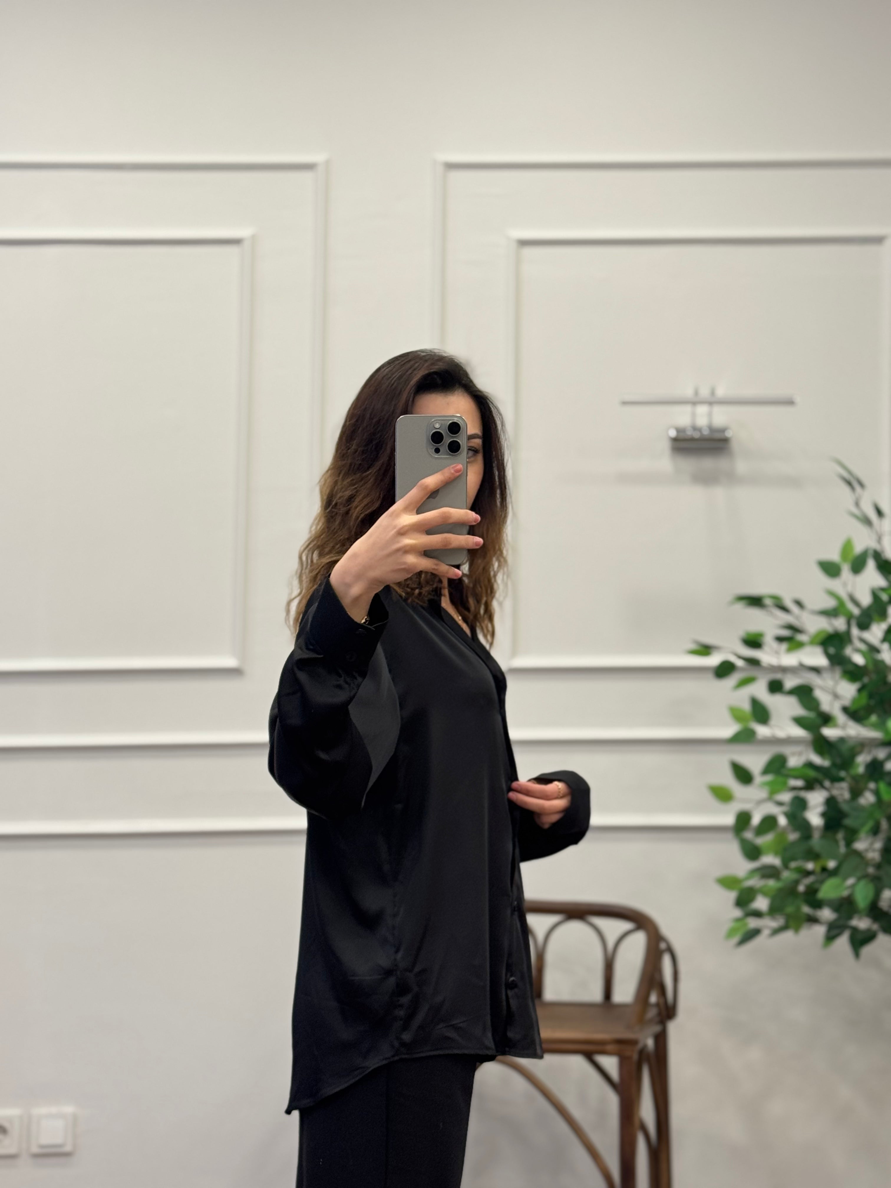 Saten Kumaş Geniş Kalıp Siyah Gömlek