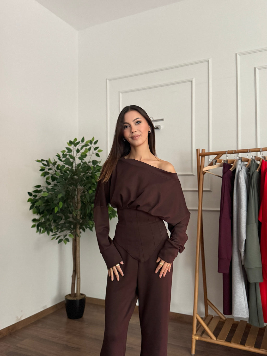 Arden Kayık Yaka Bel Detay Modal Kahverengi Takım
